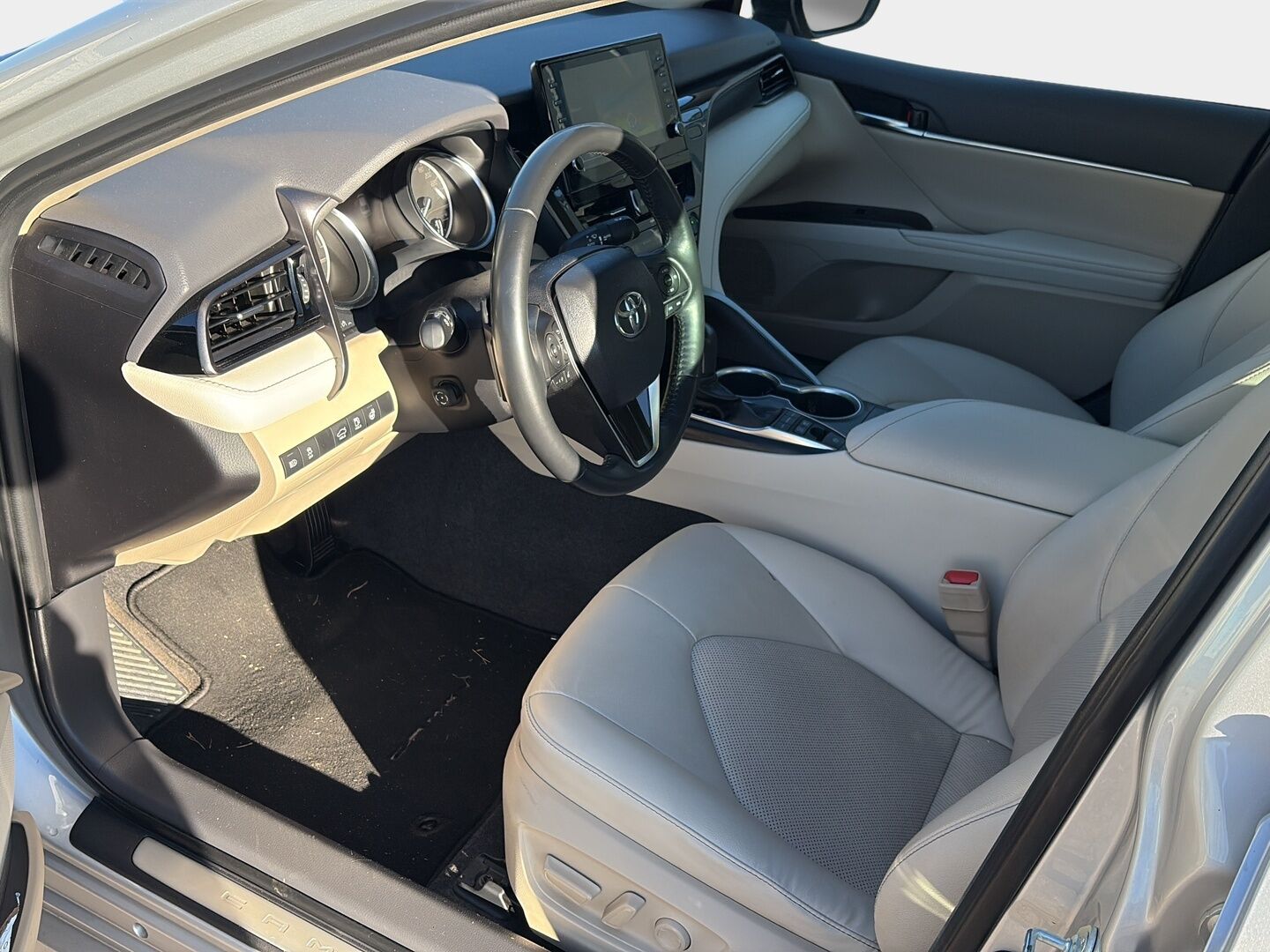 Toyota Camry 2022 2,5 Hybrid Style - Suomiauto | Adapt.vakkari | Peruutuskamera | Sähköpenkit | Vaaleat nahat | Navi | Adapt.LED | Keyless | Ratinlämmitin | Merkkihuollettu!