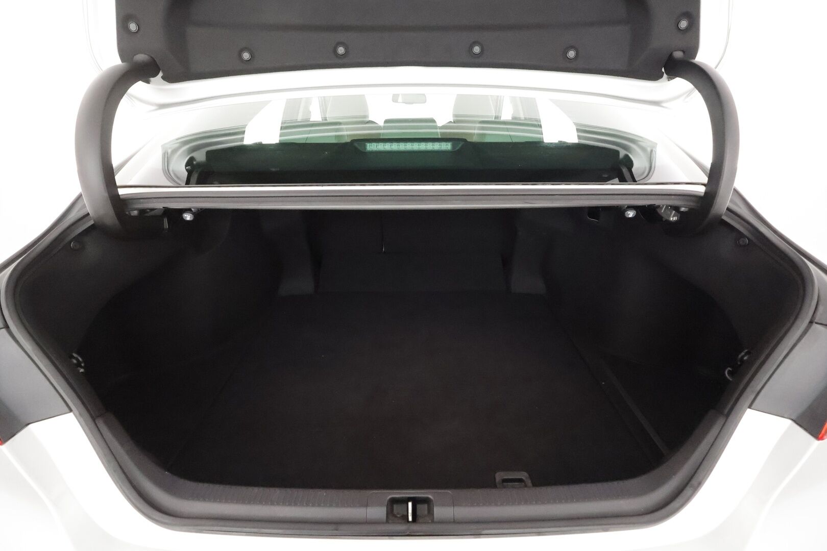 Toyota Camry 2022 2,5 Hybrid Style * ACC / P.kamera / Sähköpenkit / Vaaleat nahat / Navi / LED / Keyless / Ratinlämmitin * - Suomi-auto / Kahdet renkaat aluvanteilla / Merkkihuollettu