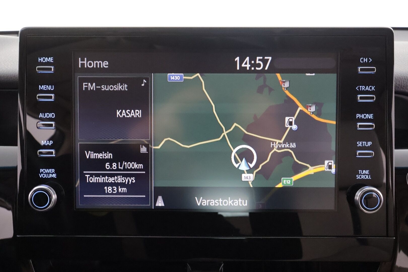 Toyota Camry 2022 2,5 Hybrid Style * ACC / P.kamera / Sähköpenkit / Vaaleat nahat / Navi / LED / Keyless / Ratinlämmitin * - Suomi-auto / Kahdet renkaat aluvanteilla / Merkkihuollettu