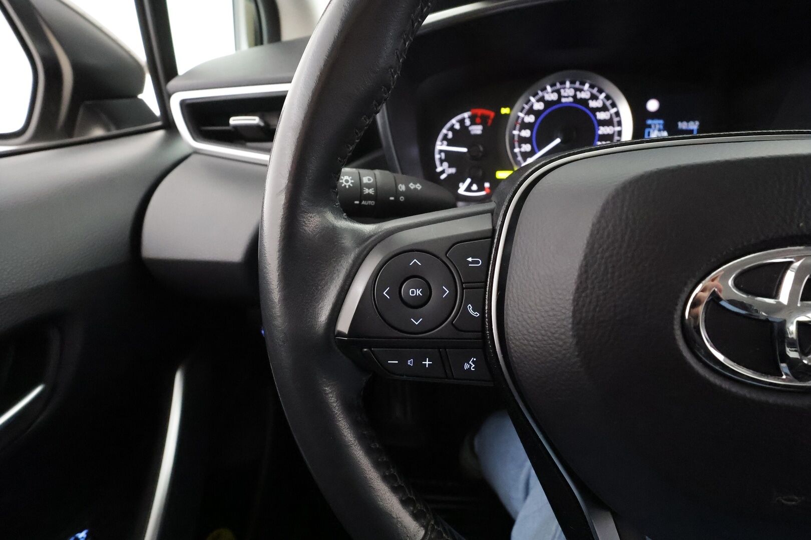 Toyota Corolla 2022 Sedan 1,8 Hybrid Life Business * ACC / P.kamera / Kaistavahti / Apple&Android * - 1.Om Suomi-auto / Kahdet renkaat aluvanteilla - HULLUT AVAJAISHULINAT KORKOTARJOUS 3,29 %