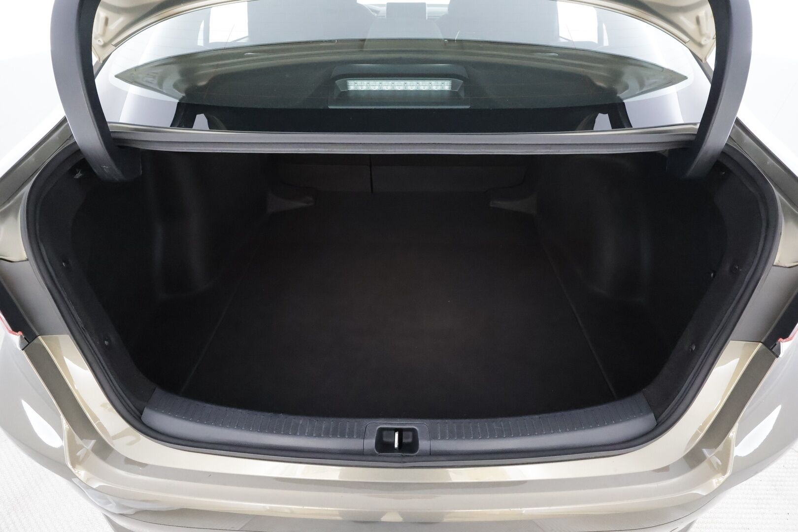 Toyota Corolla 2022 Sedan 1,8 Hybrid Life Business * ACC / P.kamera / Kaistavahti / Apple&Android * - 1.Om Suomi-auto / Kahdet renkaat aluvanteilla - HULLUT AVAJAISHULINAT KORKOTARJOUS 3,29 %