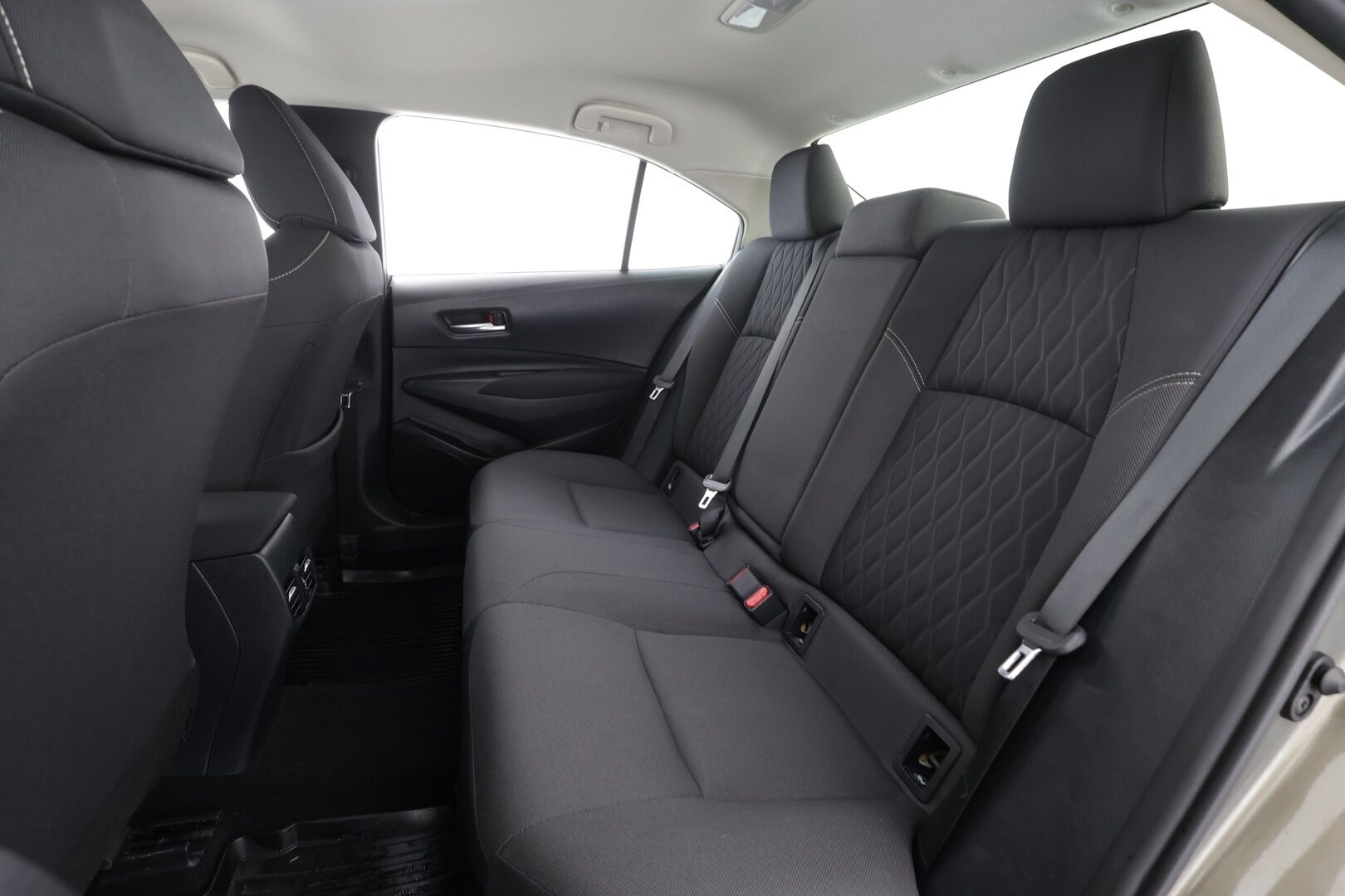 Toyota Corolla 2022 Sedan 1,8 Hybrid Life Business * ACC / P.kamera / Kaistavahti / Apple&Android * - 1.Om Suomi-auto / Kahdet renkaat aluvanteilla - HULLUT AVAJAISHULINAT KORKOTARJOUS 3,29 %