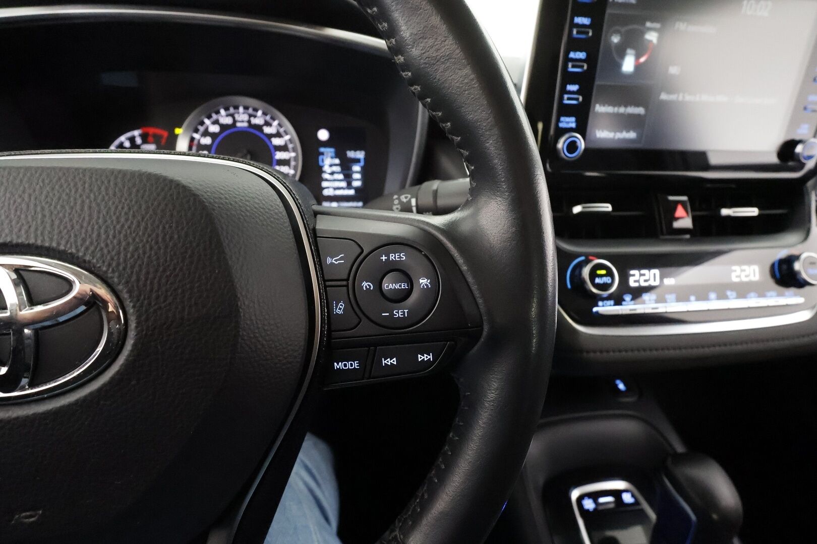 Toyota Corolla 2022 Sedan 1,8 Hybrid Life Business * ACC / P.kamera / Kaistavahti / Apple&Android * - 1.Om Suomi-auto / Kahdet renkaat aluvanteilla 