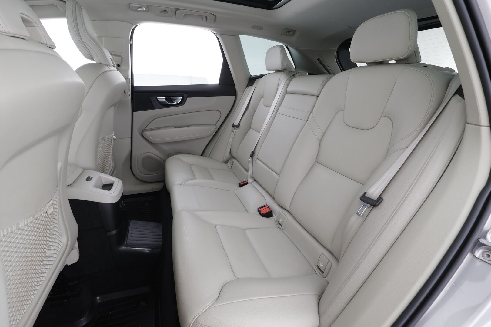 Volvo XC60 2022 T6 TwE AWD Business Inscription Edition aut * ACC / P.kamera / Full LED / Panorama / Muistipenkki / Webasto / Koukku * - Facelift / Suomi-auto / Kahdet renkaat aluvanteilla / Merkkihuollettu