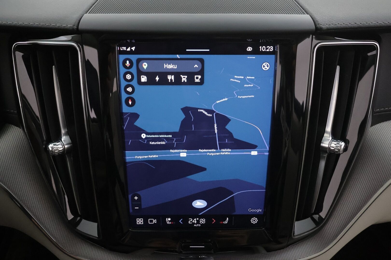 Volvo XC60 2022 T6 TwE AWD Business Inscription Edition aut * ACC / P.kamera / Full LED / Panorama / Muistipenkki / Webasto / Koukku * - Facelift / Suomi-auto / Kahdet renkaat aluvanteilla / Merkkihuollettu