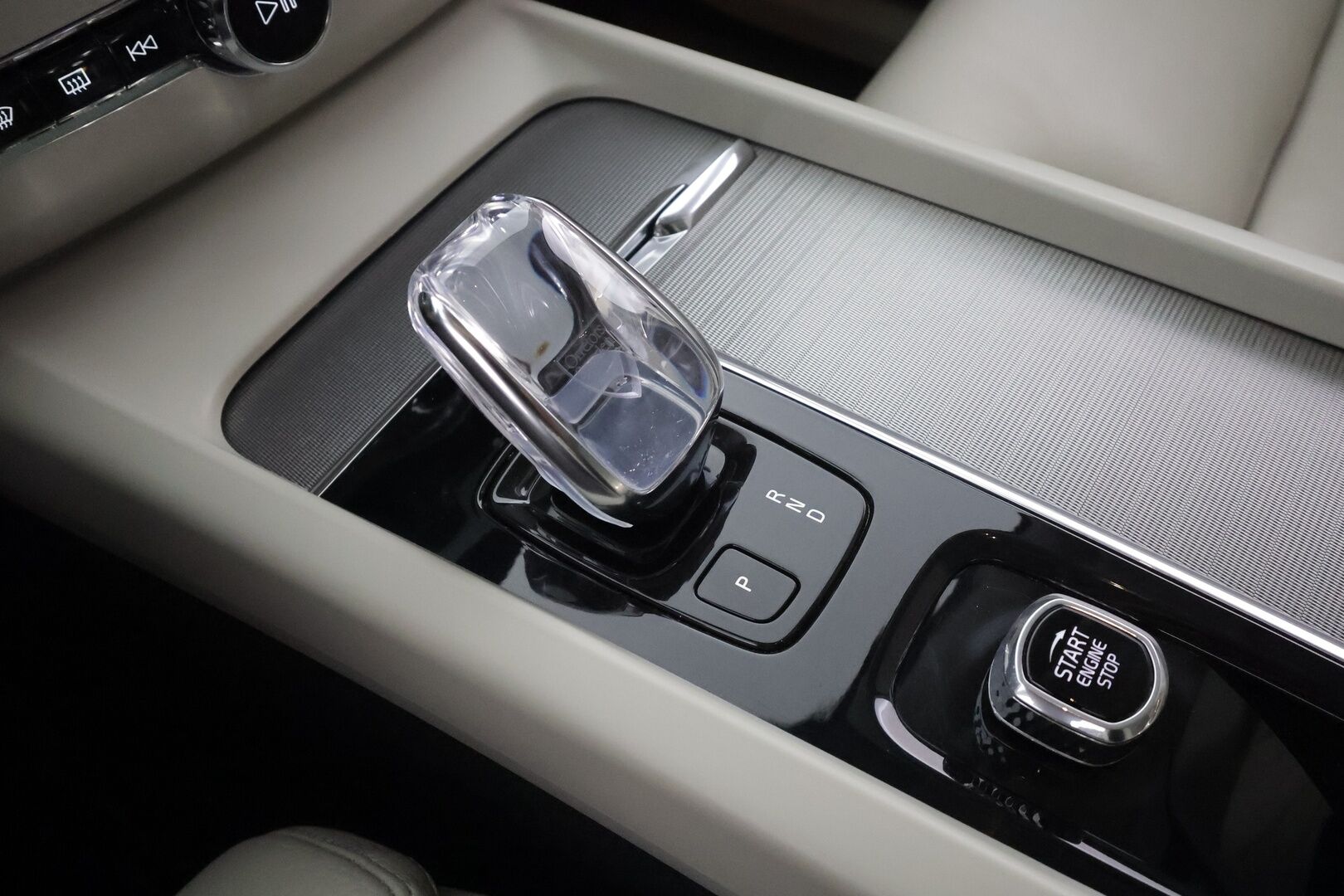 Volvo XC60 2022 T6 TwE AWD Business Inscription Edition aut * ACC / P.kamera / Full LED / Panorama / Muistipenkki / Webasto / Koukku * - Facelift / Suomi-auto / Kahdet renkaat aluvanteilla / Merkkihuollettu