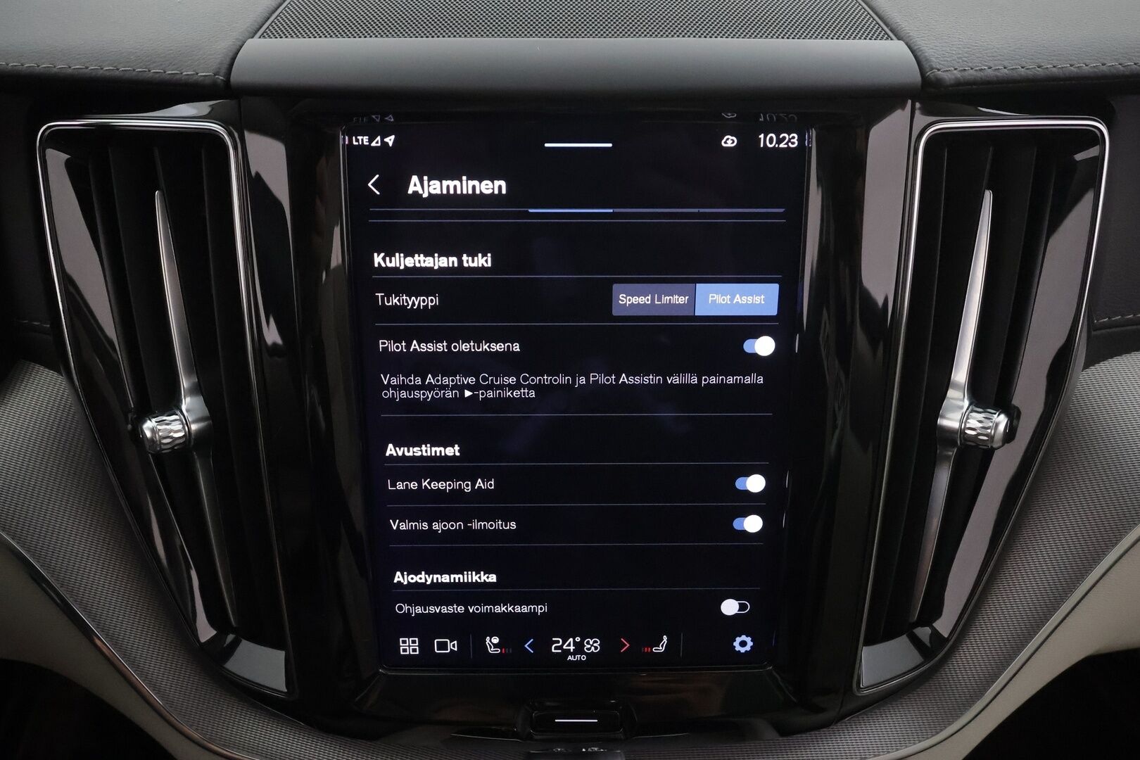 Volvo XC60 2022 T6 TwE AWD Business Inscription Edition aut * ACC / P.kamera / Full LED / Panorama / Muistipenkki / Webasto / Koukku * - Facelift / Suomi-auto / Kahdet renkaat aluvanteilla / Merkkihuollettu