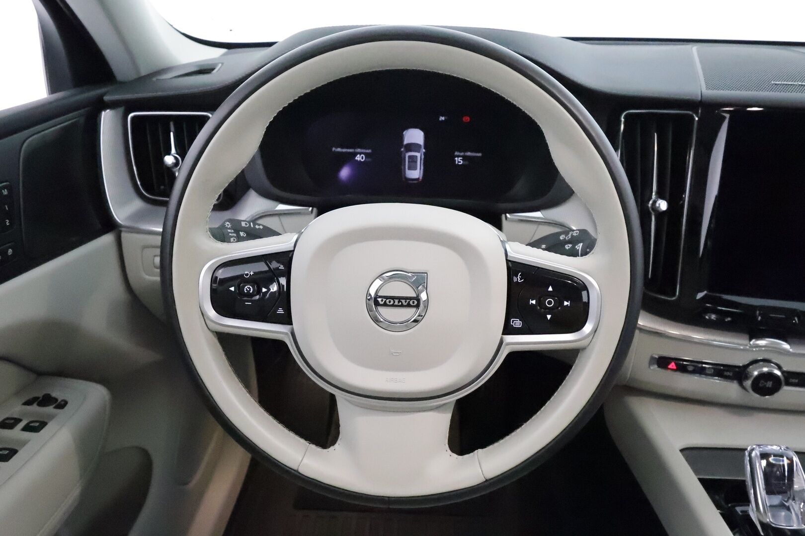 Volvo XC60 2022 T6 TwE AWD Business Inscription aut **Panorama / H&K / Muistipenkki / Adapt.vakkari / Webasto / Full LED** - 3,99 % KORKOTARJOUS TÄHÄN AUTOON - 1.Om Suomi-auto / Akku kuntotarkastettu / Kahdet renkaat aluvanteilla / Merkkihuollettu / Facelift / Koukku / Vaaleat nahat / 360.kamera / Hieno!