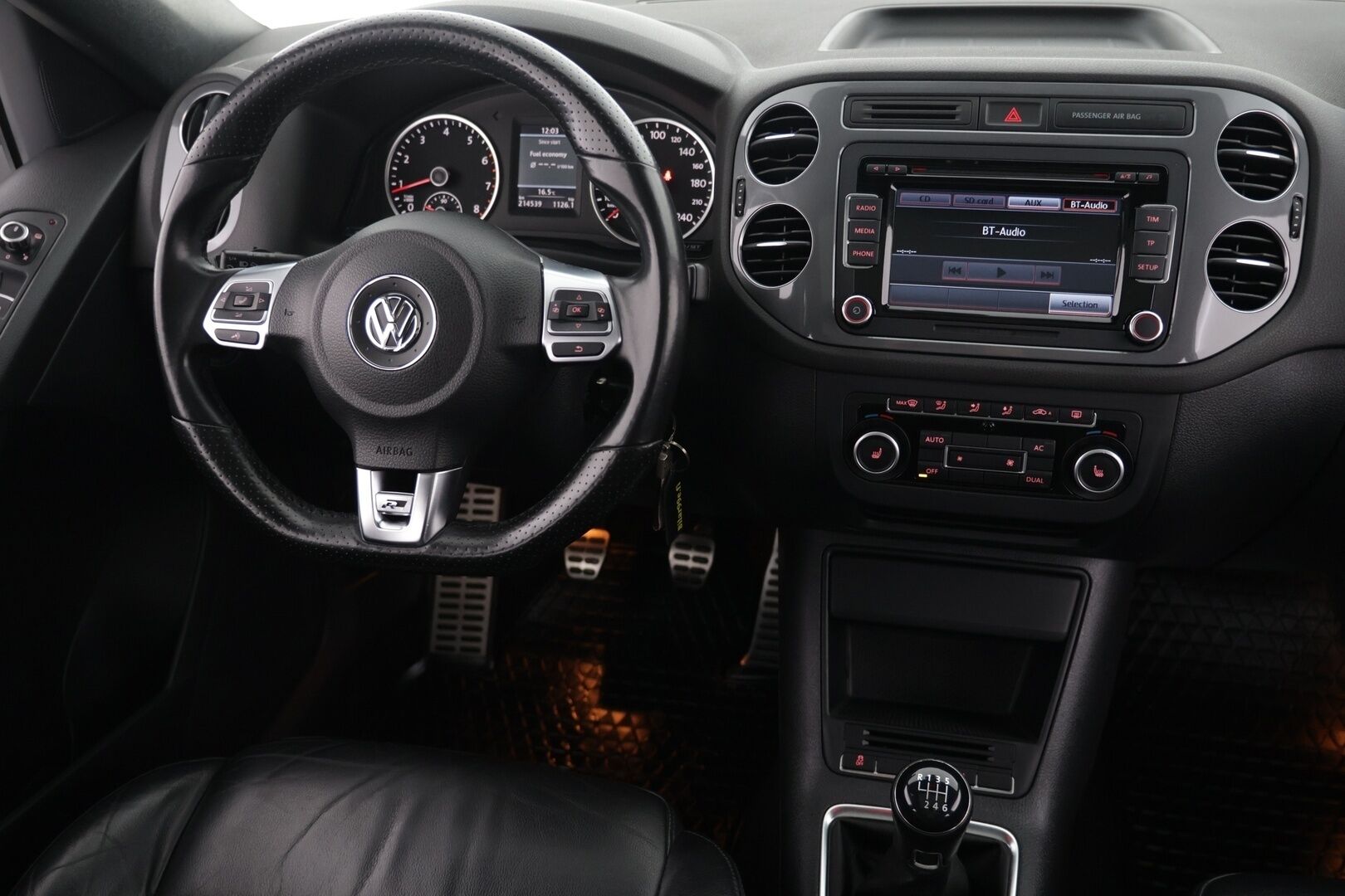 Volkswagen Tiguan 2012 Sport & Style R-Line 1,4 TSI 118 kW (160 hv) 4MOTION - | Jakoketju vaihdettu | Panorama | Nahkasisusta | P-kamera | Vakkari | Bluetooth |