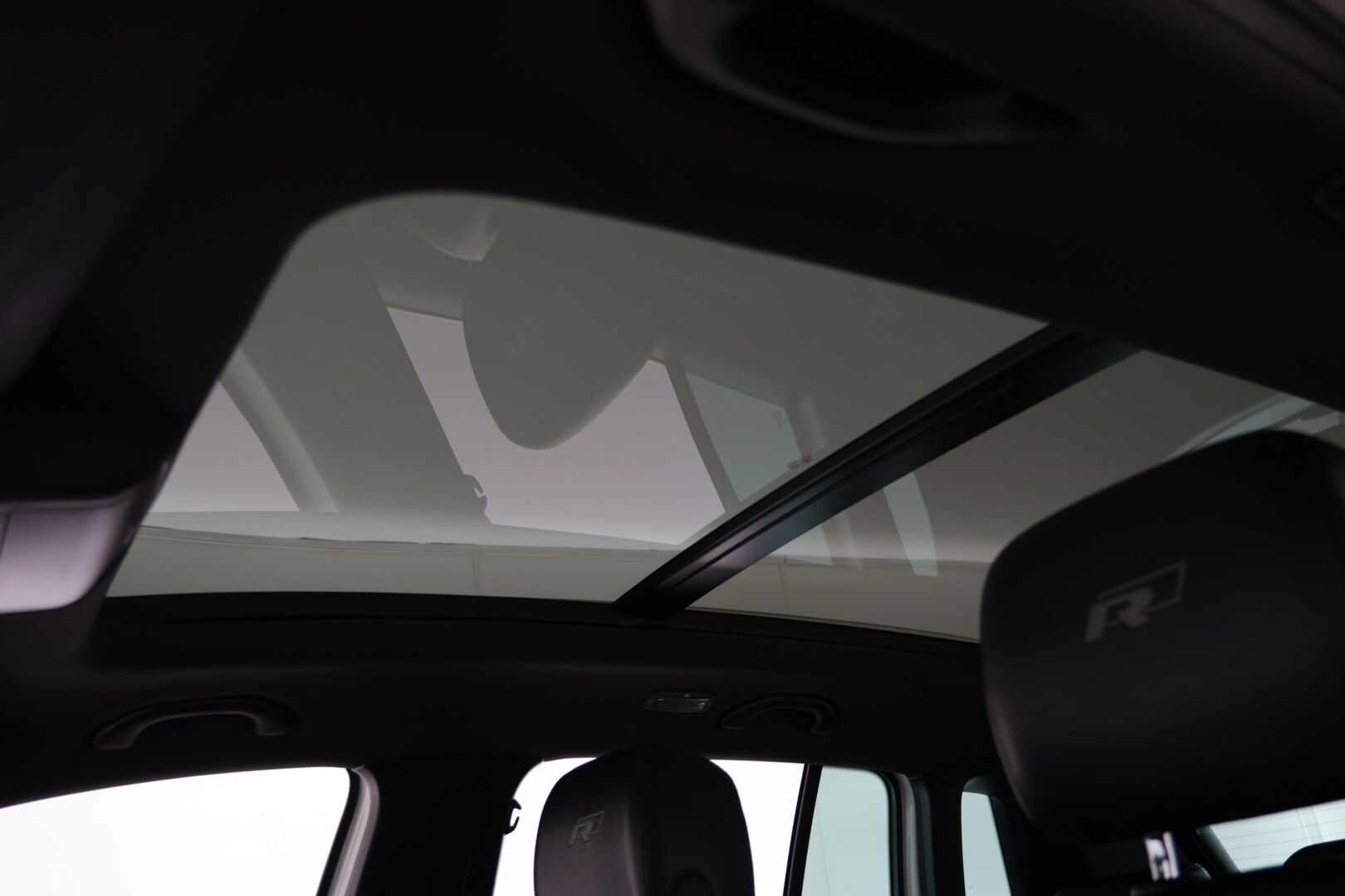 Volkswagen Tiguan 2012 Sport & Style R-Line 1,4 TSI 118 kW (160 hv) 4MOTION / Panorama / Nahkasisusta / P-kamera / Vakkari / Bluetooth - Jakoketju vaihdettu / 2x aluvanteet / Hyvä huoltohistoria