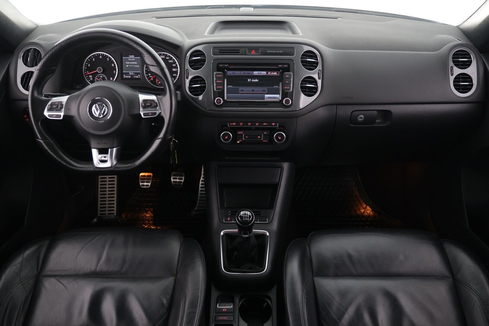 Volkswagen Tiguan 2012 Sport & Style R-Line 1,4 TSI 118 kW (160 hv) 4MOTION / Panorama / Nahkasisusta / P-kamera / Vakkari / Bluetooth - Jakoketju vaihdettu / 2x aluvanteet / Hyvä huoltohistoria