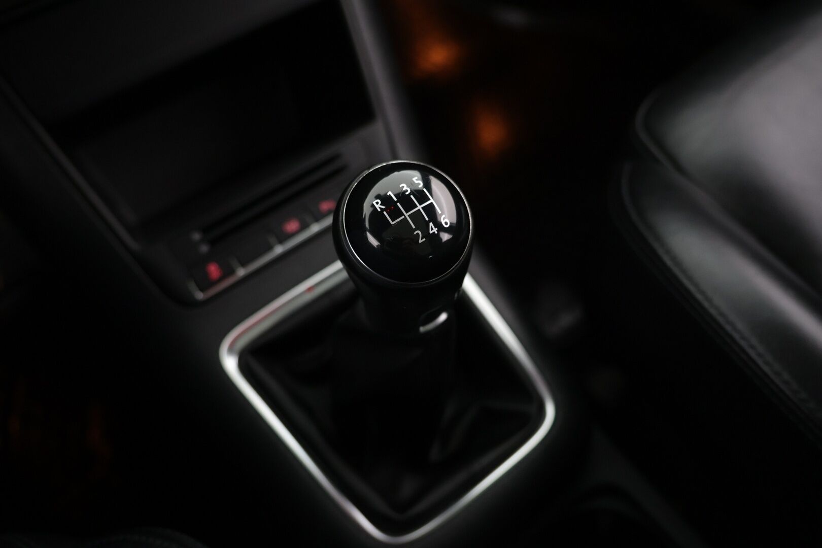 Volkswagen Tiguan 2012 Sport & Style R-Line 1,4 TSI 118 kW (160 hv) 4MOTION * Panorama / Nahkasisusta / P-kamera / Vakkari / Bluetooth * - Jakoketju vaihdettu / 2x aluvanteet / Hyvä huoltohistoria - HULLUT AVAJAISHULINAT KORKOTARJOUS 3,29 %