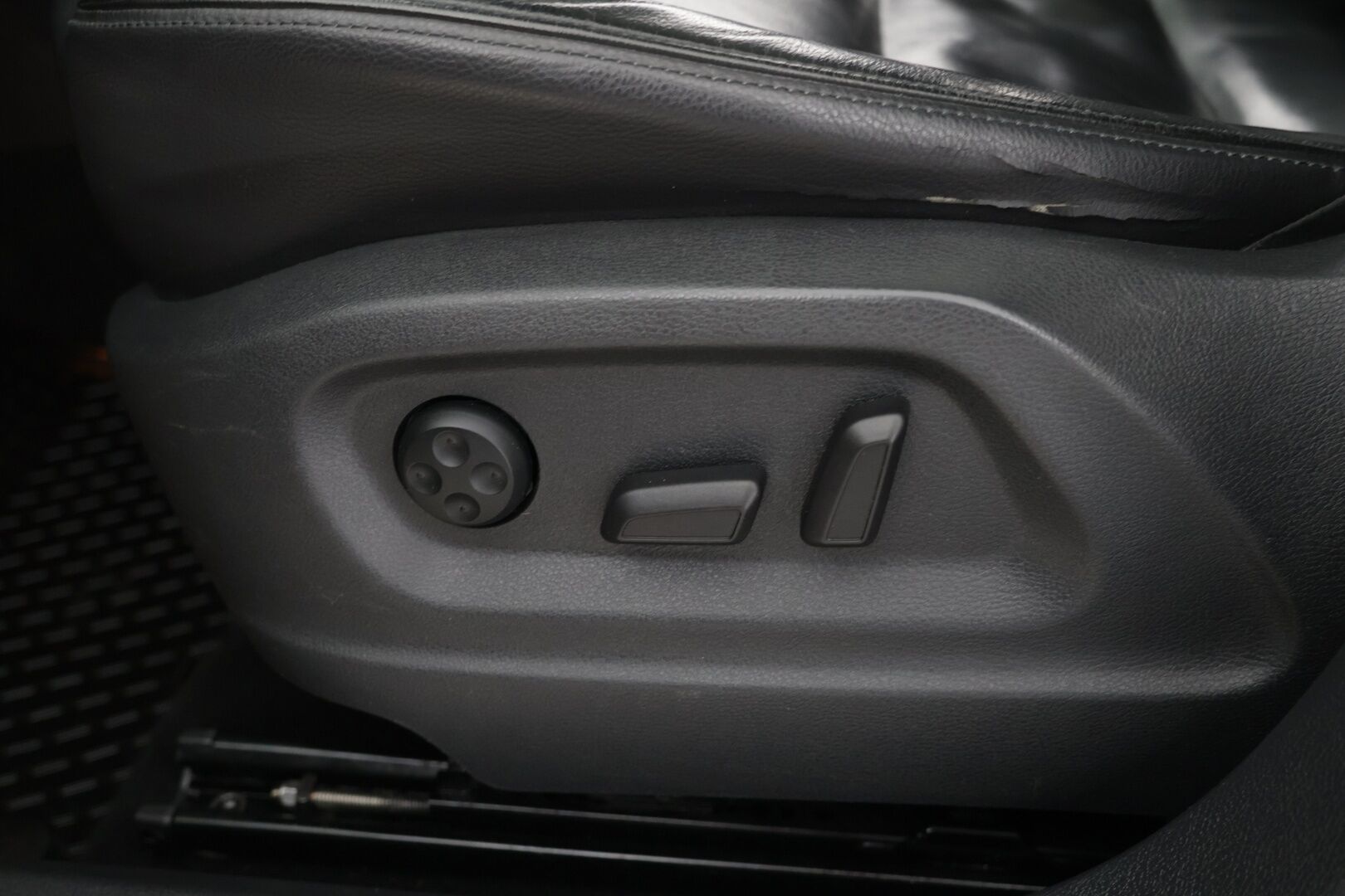 Volkswagen Tiguan 2012 Sport & Style R-Line 1,4 TSI 118 kW (160 hv) 4MOTION / Panorama / Nahkasisusta / P-kamera / Vakkari / Bluetooth - Jakoketju vaihdettu / 2x aluvanteet / Hyvä huoltohistoria