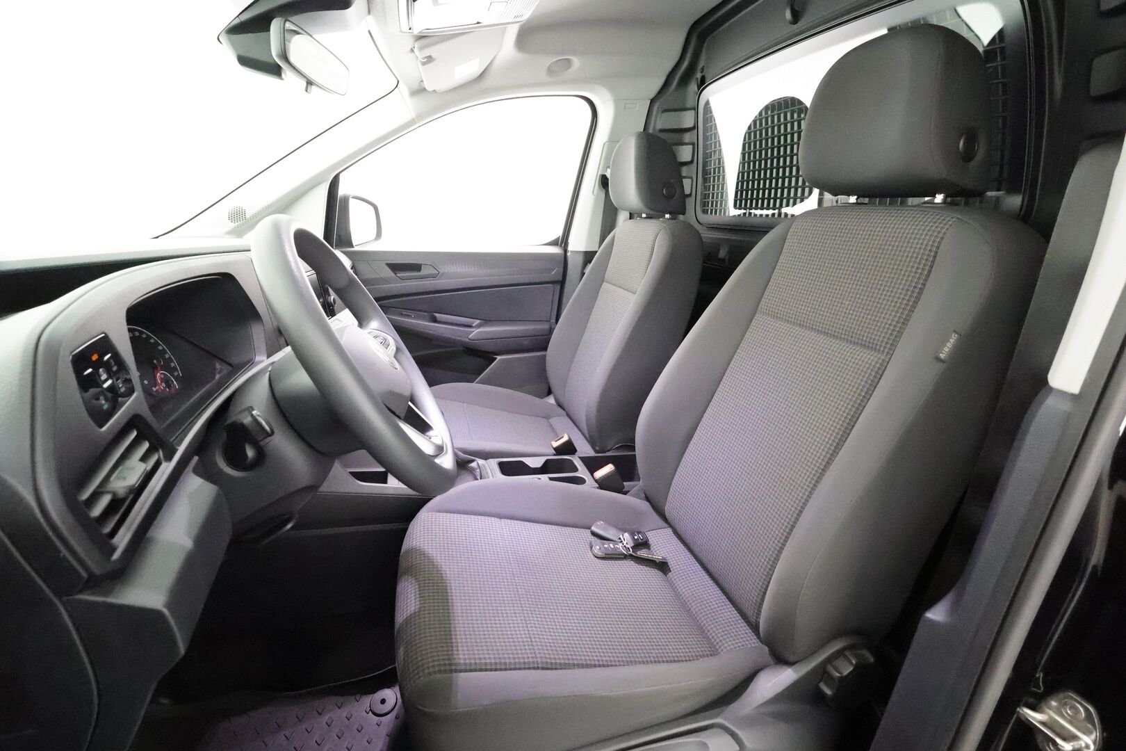 Volkswagen Caddy 2022 umpipakettiauto Cargo Pro 2,0 TDI 75kW 2501 kg *Vakkari / Webasto / Hyllyt / Takatutkat / Apple&Android* - 1.Om Suomi-auto / Kahdet Renkaat / Merkkihuollettu