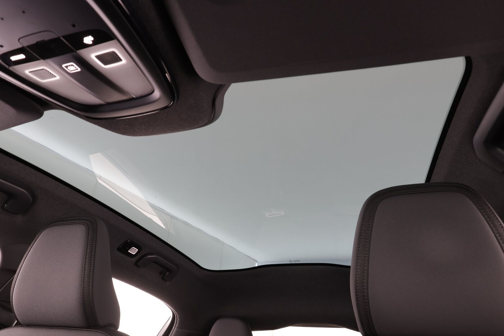 Polestar 2 2021 Launch Edition, 300kW * Pilot&Plus / Koukku / H&K / ACC / Pixel-LED / Lasikatto / 360° / Sporttipenkki Muistilla * - Akku kuntotarkastettu / Merkkihuollettu / Kahdet renkaat *