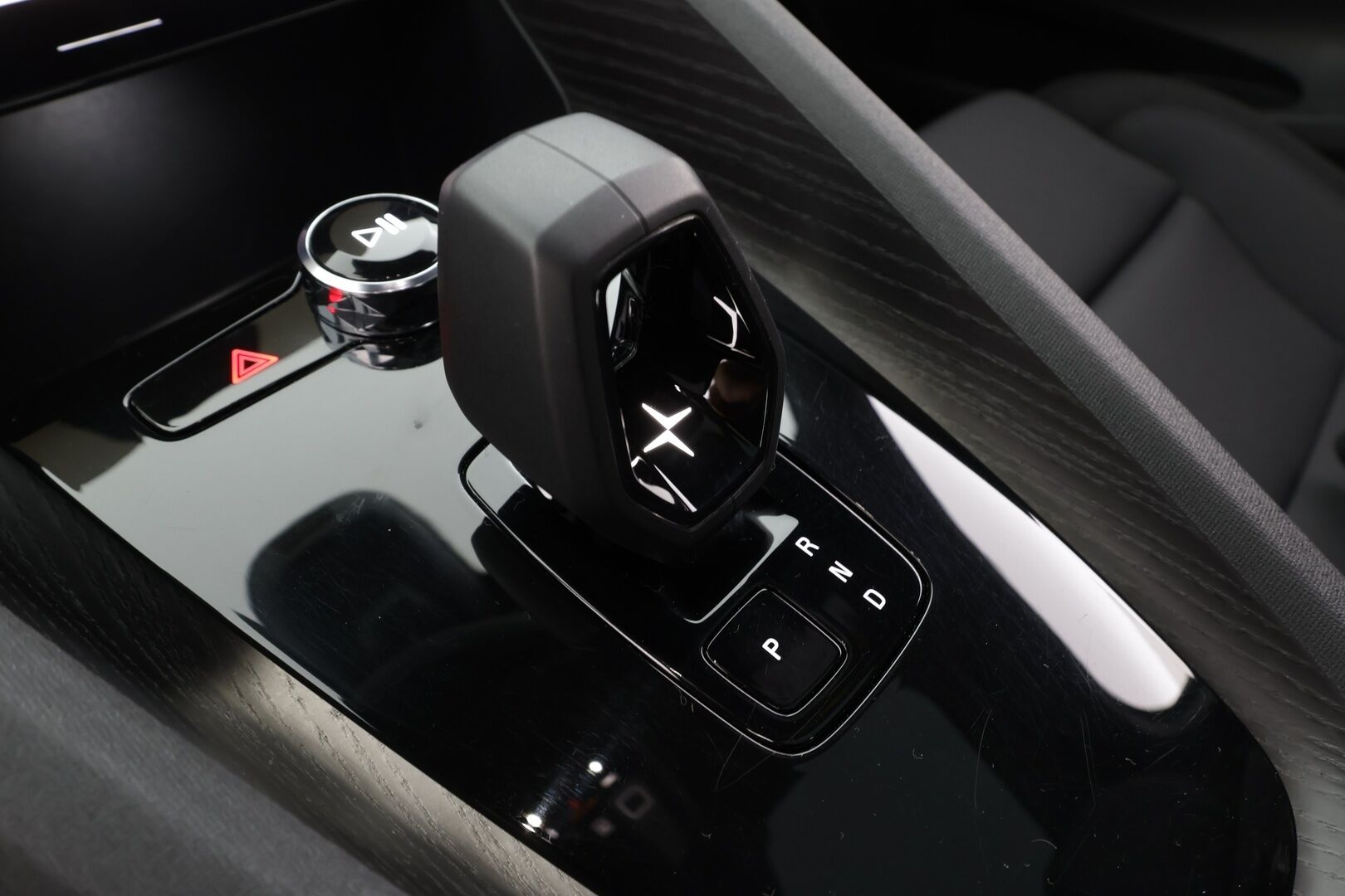 Polestar 2 2021 Launch Edition, 300kW * Pilot&Plus / Koukku / H&K / ACC / Pixel-LED / Lasikatto / 360° / Sporttipenkki Muistilla * - Akku kuntotarkastettu / Merkkihuollettu / Kahdet renkaat *