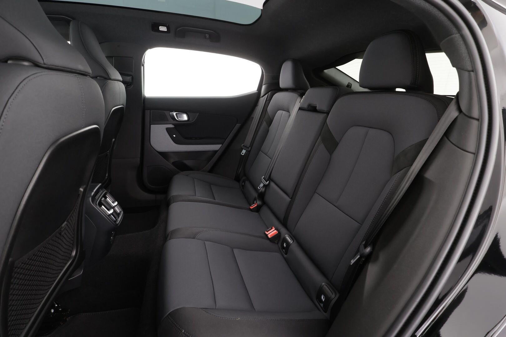 Polestar 2 2021 Launch Edition, 300kW * Pilot&Plus / Koukku / H&K / ACC / Pixel-LED / Lasikatto / 360° / Sporttipenkki Muistilla * - Akku kuntotarkastettu / Merkkihuollettu / Kahdet renkaat *