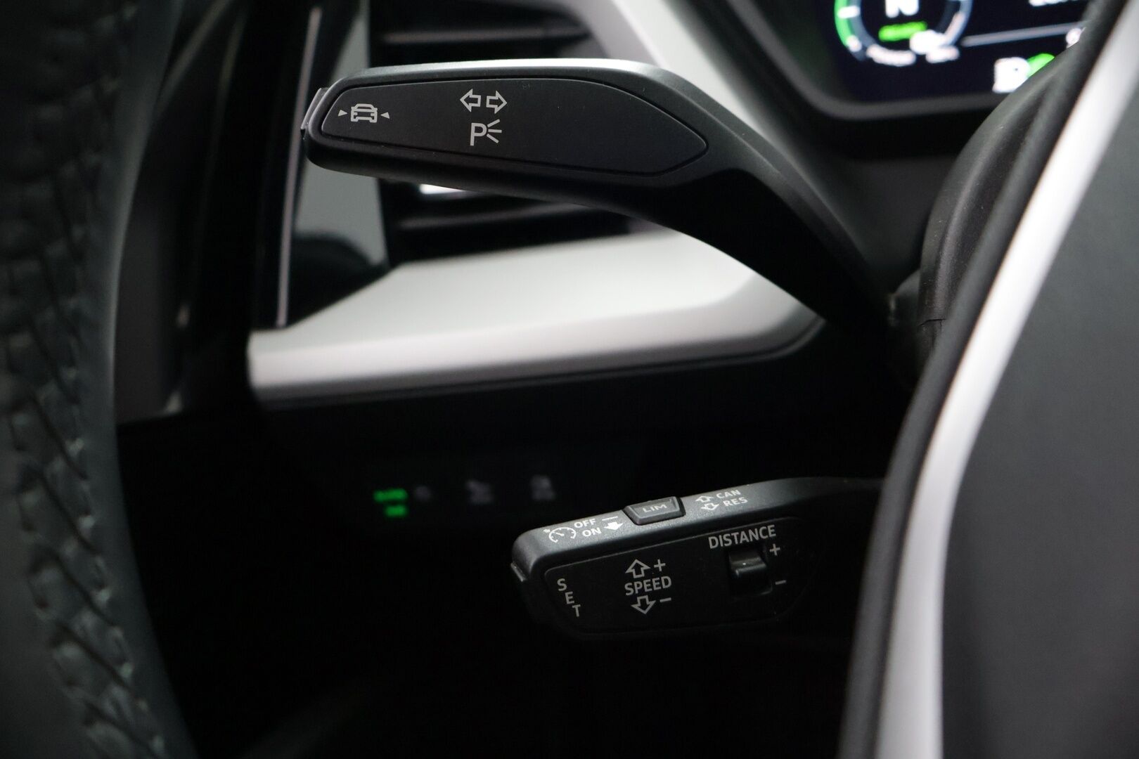 AUDI Q4 E-TRON 2022 35 e-tron Proline - ILP | ACC | Koukku | P.Kamera | Matrix-LED | Kaistavahti | Sähköluukku | 2x renkaat - KORKO VAIN 3,99 %