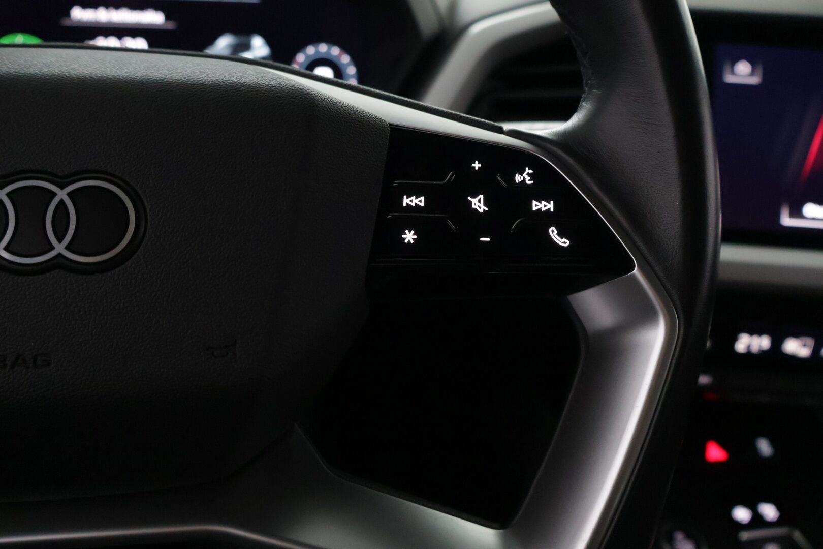 AUDI Q4 E-TRON 2022 35 e-tron Proline - ILP | ACC | Koukku | P.Kamera | Matrix-LED | Kaistavahti | Sähköluukku | 2x renkaat - KORKO VAIN 3,99 %