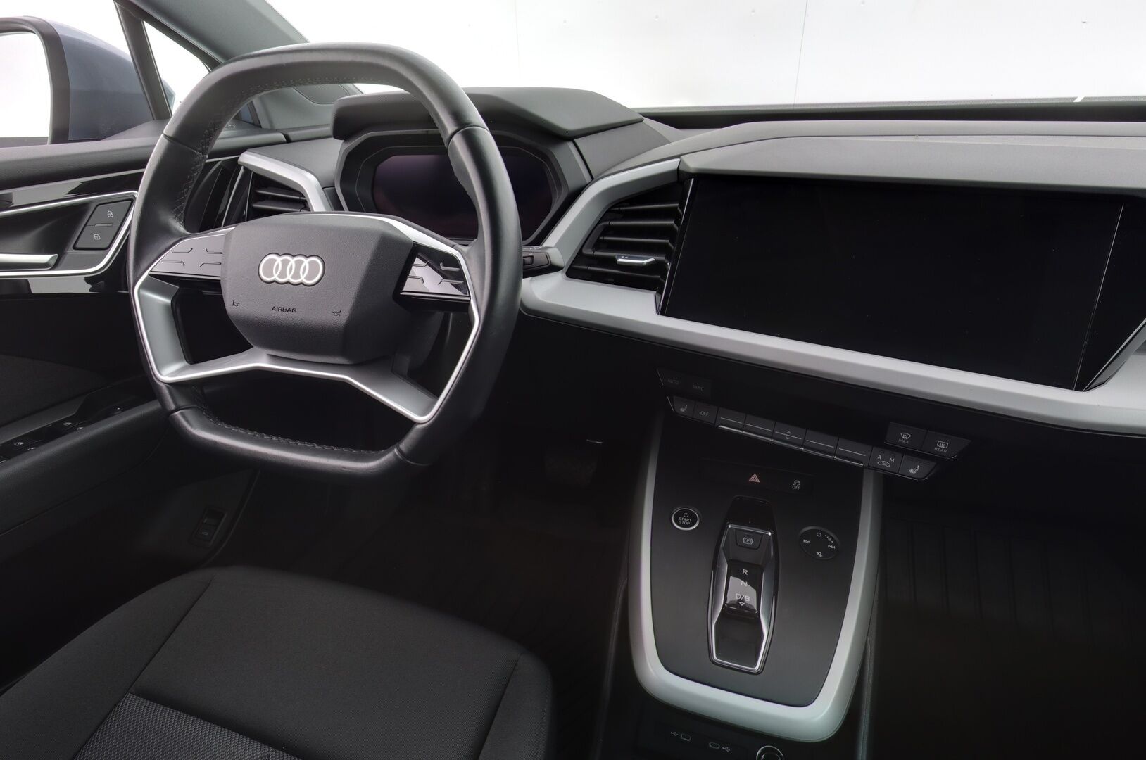 AUDI Q4 E-TRON 2022 35 e-tron Proline - Lämpöpumppu / Adapt. Vakkari / Koukku / P-kamera / Matrix LED / Kaistavahti / Sähköluukku / 2x renkaat - KORKO VAIN 3,99 %