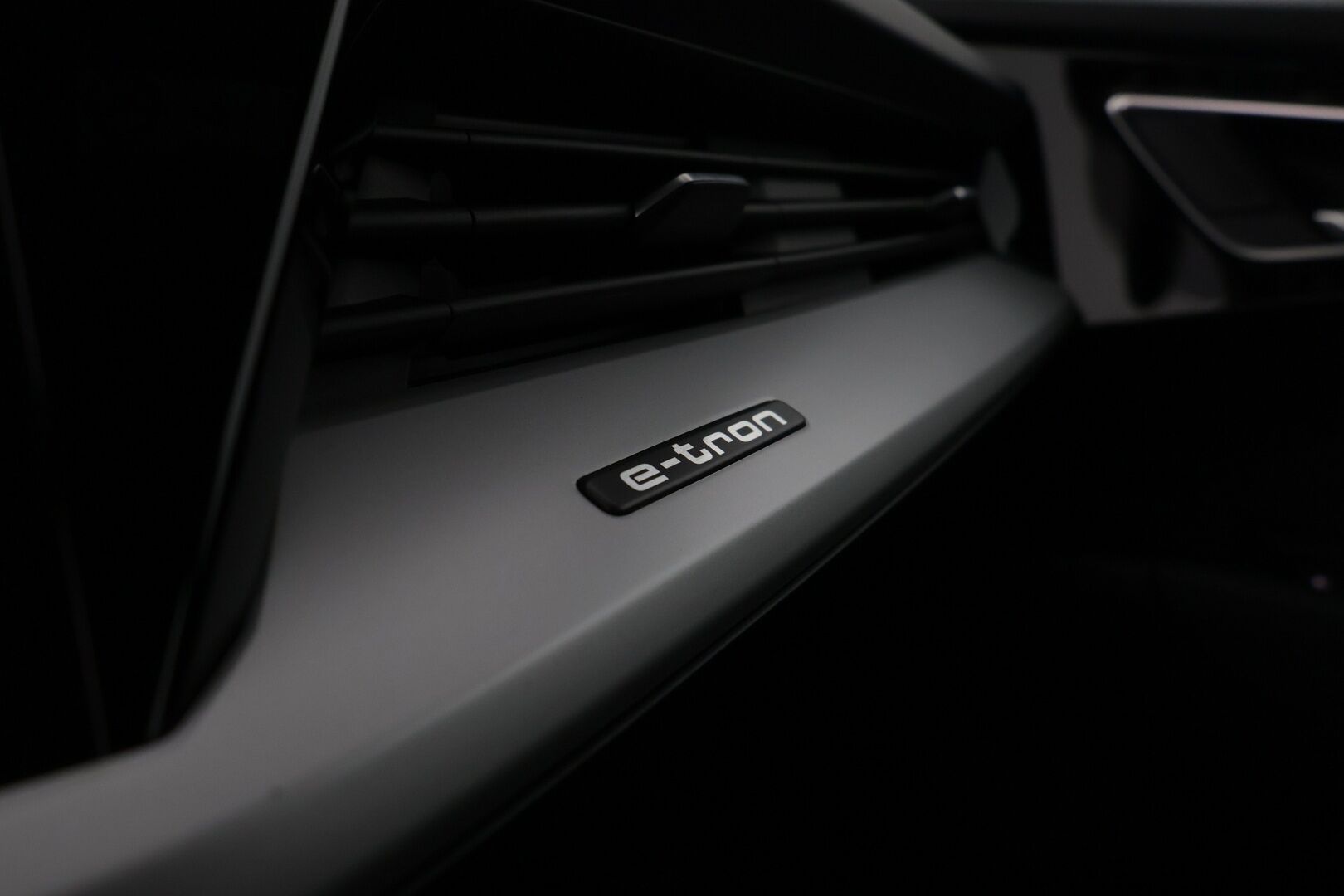 AUDI Q4 E-TRON 2022 35 e-tron Proline - Lämpöpumppu / Adapt. Vakkari / Koukku / P-kamera / Matrix LED / Kaistavahti / Sähköluukku / 2x renkaat - KORKO VAIN 3,99 %