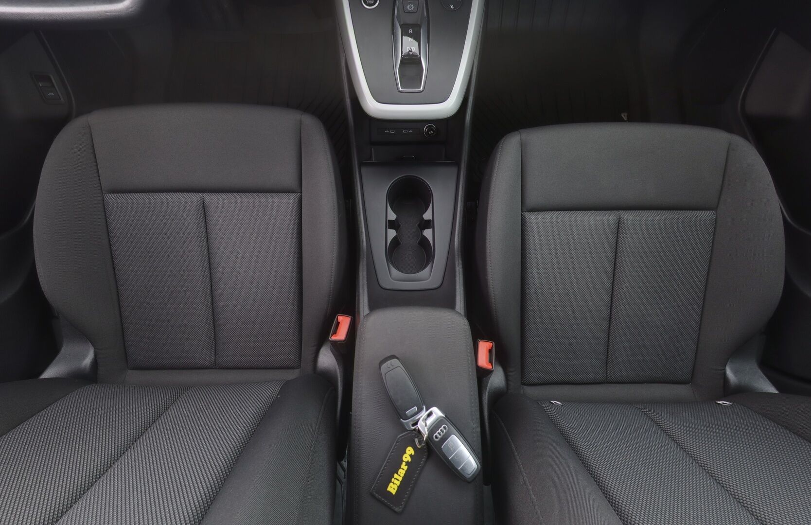 AUDI Q4 E-TRON 2022 35 e-tron Proline - Lämpöpumppu / Adapt. Vakkari / Koukku / P-kamera / Matrix LED / Kaistavahti / Sähköluukku / 2x renkaat - KORKO VAIN 3,99 %