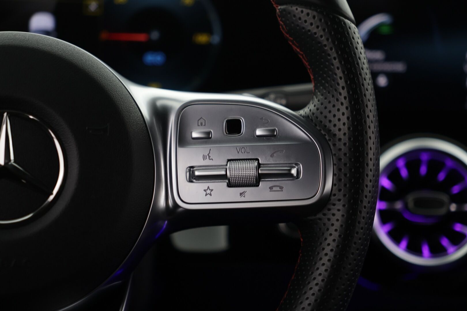 Mercedes-Benz EQA 2024 EQA 300 4MATIC AMG Line - | Adapt.vakkari | Burmester | Muistipenkit | 360 | Keyless | High Performance Led |