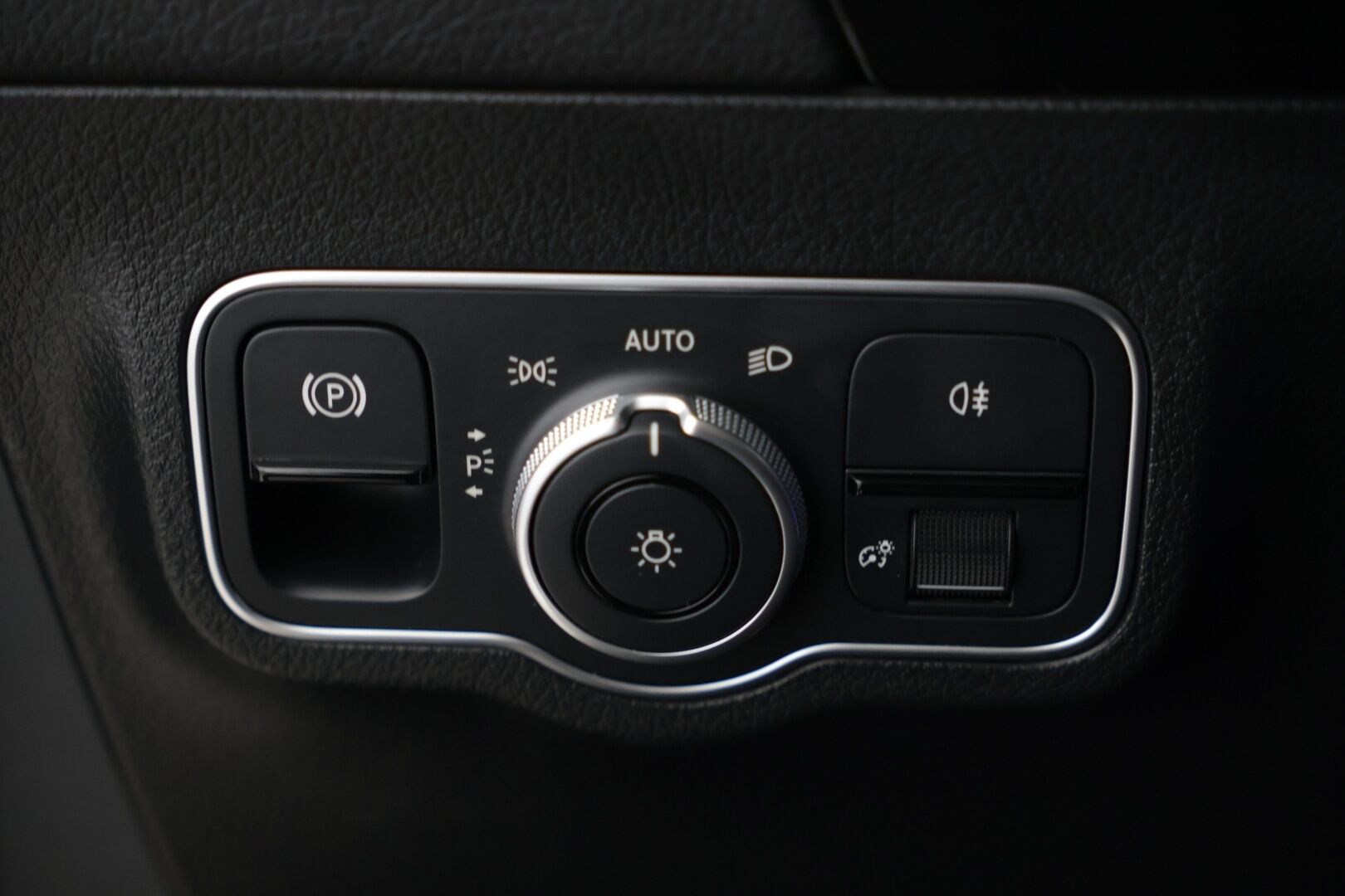 Mercedes-Benz EQA 2024 EQA 300 4MATIC AMG Line - | Adapt.vakkari | Burmester | Muistipenkit | 360 | Keyless | High Performance Led |