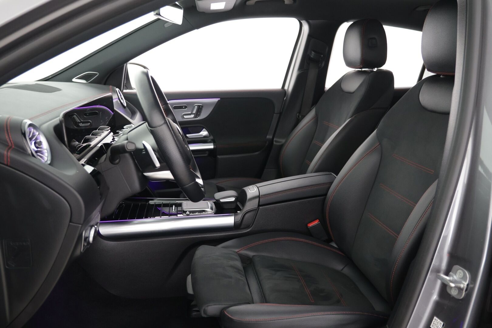 Mercedes-Benz EQA 2024 EQA 300 4MATIC AMG Line - | Adapt.vakkari | Burmester | Muistipenkit | 360 | Keyless | High Performance Led |