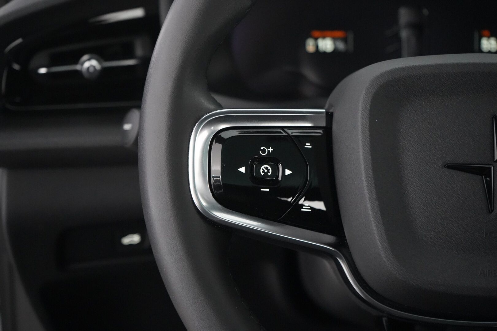Polestar 2 2024 Long Range Dual Motor, 300kW, 78kWh - Pilot Lite & Plus | ACC | Vetokoukku | Panorama | Keyless | App Connect | H&K | Muistipenkki | Merkkihuollettu | Kahdet Polestarin vanteet | SoH 95,7%