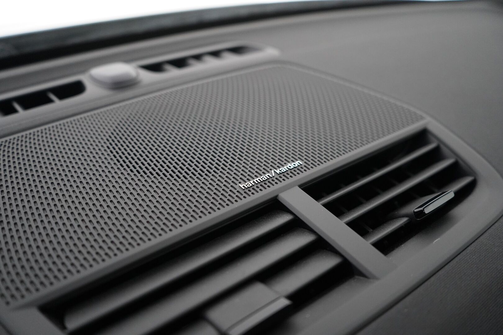 Polestar 2 2024 Long Range Dual Motor, 300kW, 78kWh - Pilot Lite & Plus | ACC | Vetokoukku | Panorama | Keyless | App Connect | H&K | Muistipenkki | Merkkihuollettu | Kahdet Polestarin vanteet | SoH 95,7%