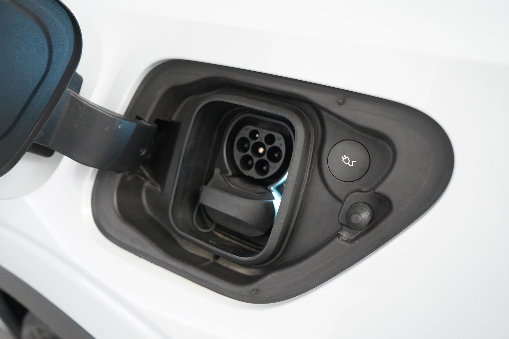 Polestar 2 2024 Long Range Dual Motor, 300kW, 78kWh - Pilot Lite & Plus | ACC | Vetokoukku | Panorama | Keyless | App Connect | H&K | Muistipenkki | Merkkihuollettu | Kahdet Polestarin vanteet | SoH 95,7%