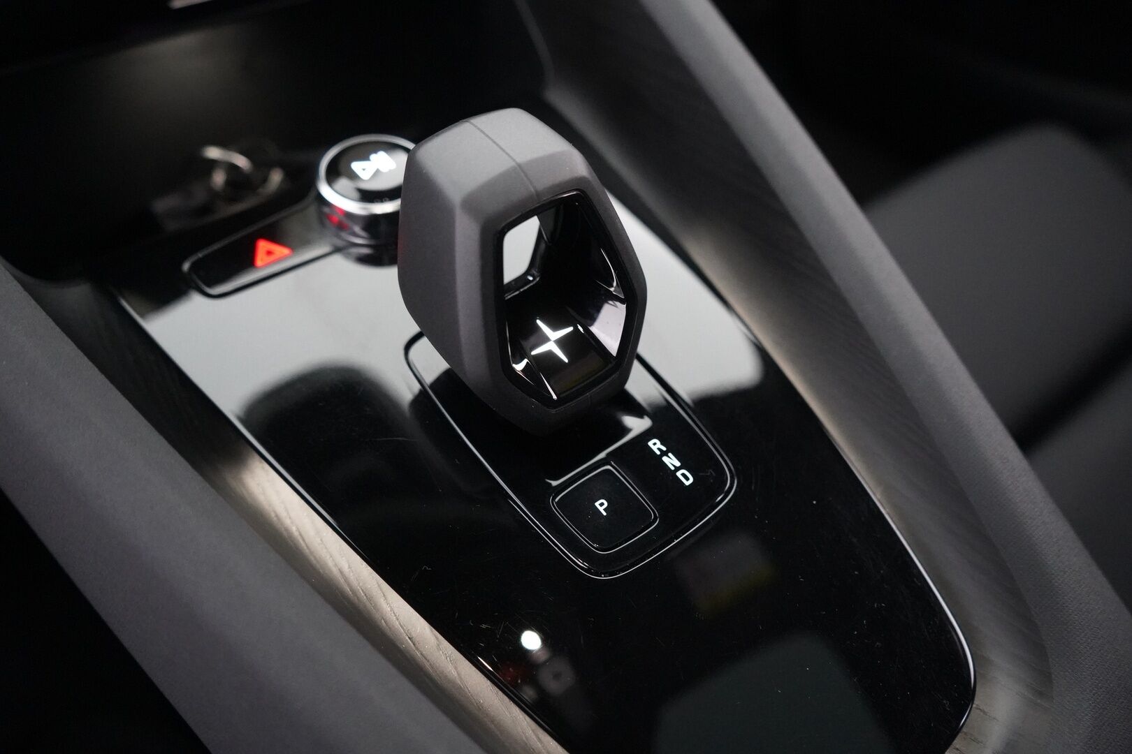 Polestar 2 2024 Long Range Dual Motor, 300kW, 78kWh - Pilot Lite & Plus | ACC | Vetokoukku | Panorama | Keyless | App Connect | H&K | Muistipenkki | Merkkihuollettu | Kahdet Polestarin vanteet | SoH 95,7%