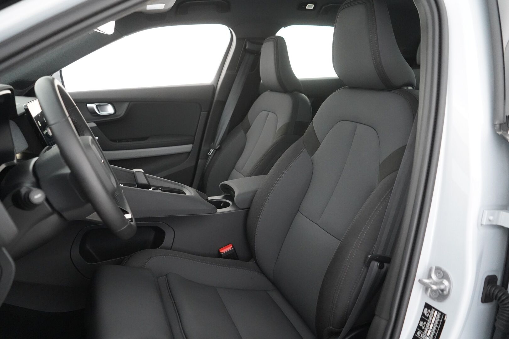 Polestar 2 2024 Long Range Dual Motor, 300kW, 78kWh - Pilot Lite & Plus | ACC | Vetokoukku | Panorama | Keyless | App Connect | H&K | Muistipenkki | Merkkihuollettu | Kahdet Polestarin vanteet | SoH 95,7%