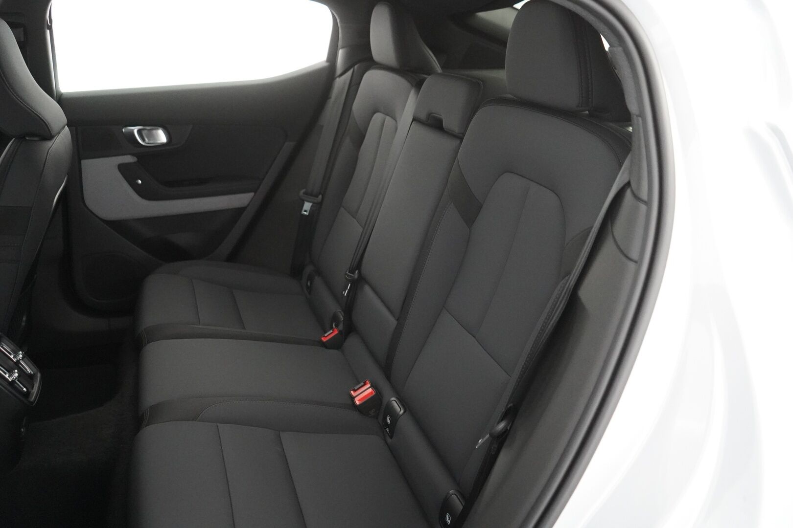 Polestar 2 2024 Long Range Dual Motor, 300kW, 78kWh - Pilot Lite & Plus | ACC | Vetokoukku | Panorama | Keyless | App Connect | H&K | Muistipenkki | Merkkihuollettu | Kahdet Polestarin vanteet | SoH 95,7%