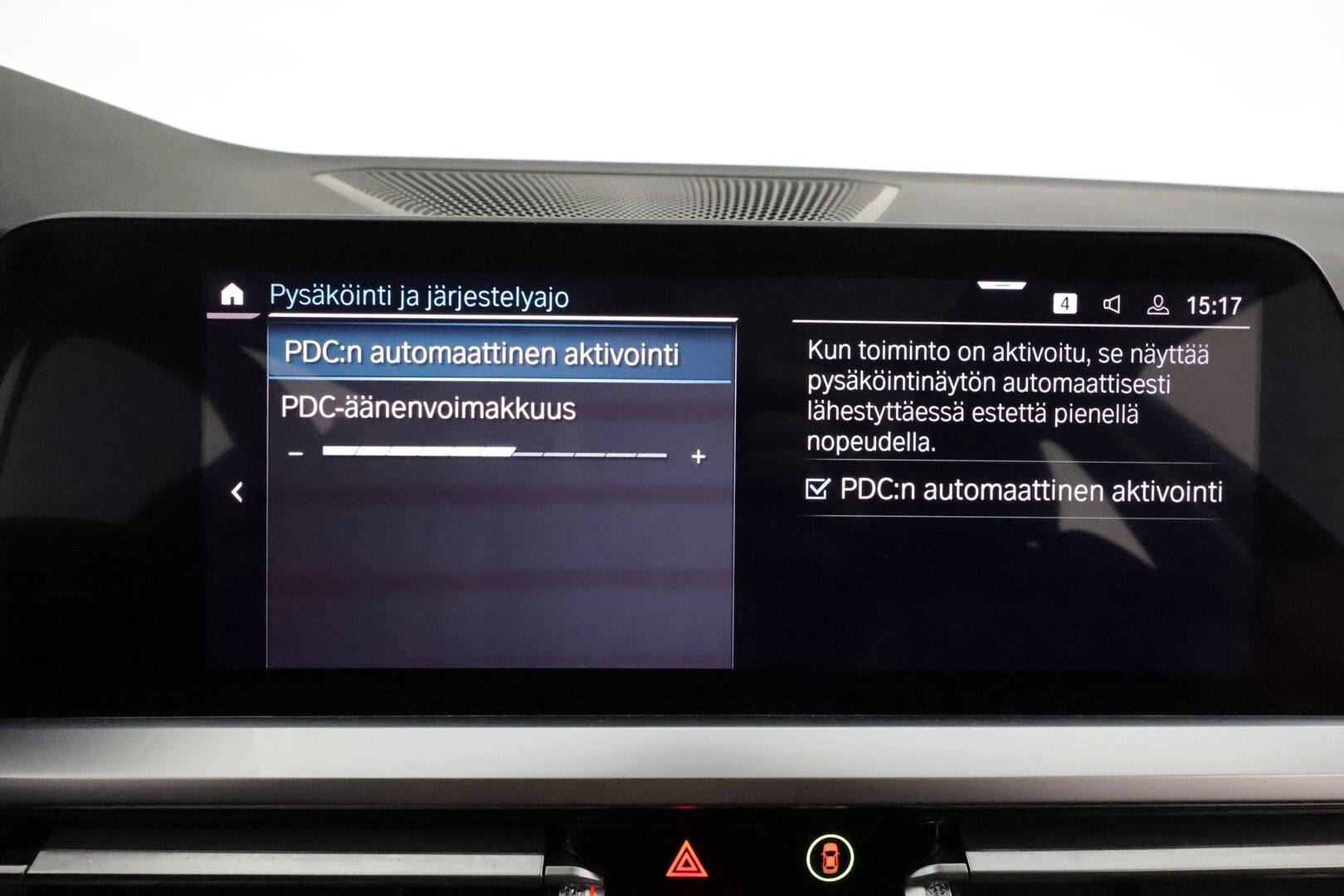 BMW 330 2021 G21 Touring 330e A Charged Edition Sport **ACC / Panorama / P.tutkat / Hifi / Sporttipenkit / LED / Navi / Puolinahat** - Kahdet renkaat aluvanteilla / Merkkihuollettu