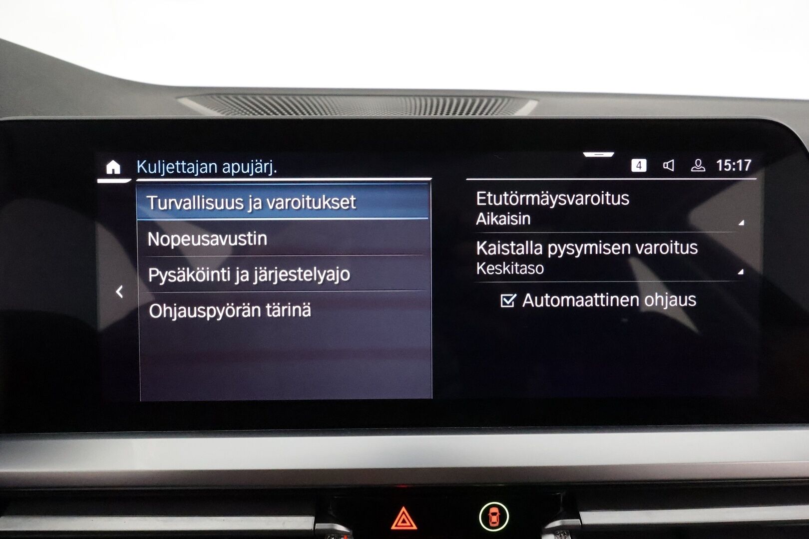 BMW 330 2021 G21 Touring 330e A Charged Edition Sport **ACC / Panorama / P.tutkat / Hifi / Sporttipenkit / LED / Navi / Puolinahat** - Kahdet renkaat aluvanteilla / Merkkihuollettu