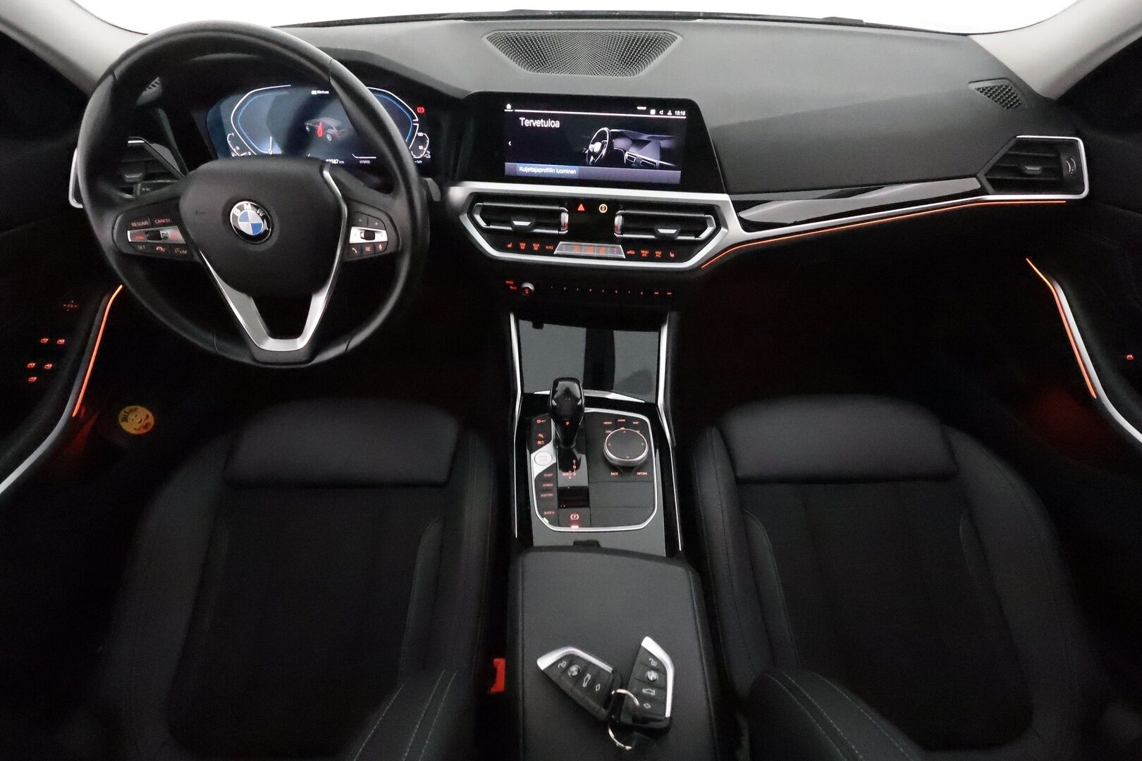 BMW 330 2021 G21 Touring 330e A Charged Edition Sport **ACC / Panorama / P.tutkat / Hifi / Sporttipenkit / LED / Navi / Puolinahat** - Kahdet renkaat aluvanteilla / Merkkihuollettu