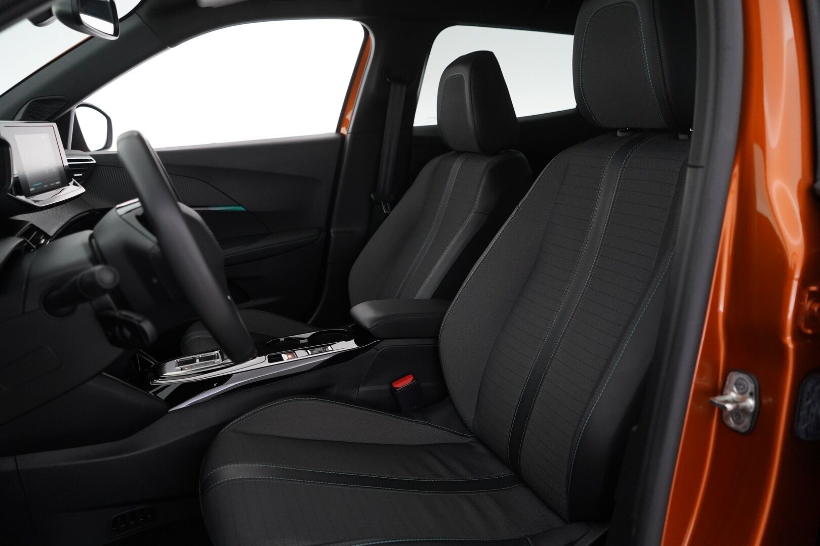 Peugeot e-2008 2023 Allure Pack 50 kWh 136 Automaatti * Peruutuskamera / Digimittaristo / Puolinahkasisusta / Apple&Android - Merkkihuollettu / Viimeisin huolto 26tkm / Kattavat varusteet