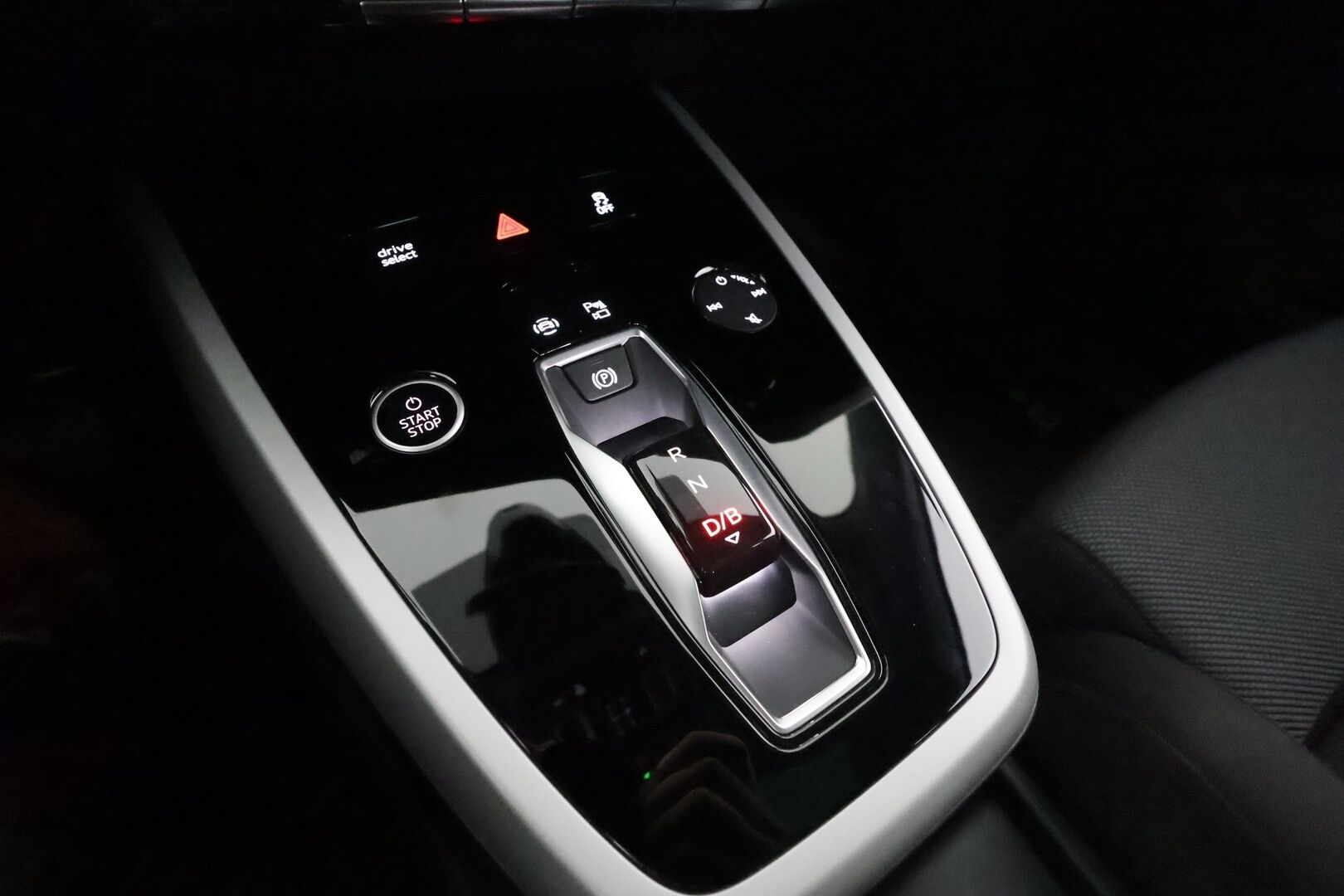 AUDI Q4 E-TRON 2023 40 e-tron Sportback *HUD / Panorama / Lämpöpumppu / ACC / Sporttipenkit / Kamera / Navi / Kaistavahti* - 3,99 % KORKOTARJOUS TÄHÄN AUTOON - Soh 96,3% / Seuraava huolto 11/2026 / Kahdet Audin vanteet / Kattavat varusteet / Merkkihuollot