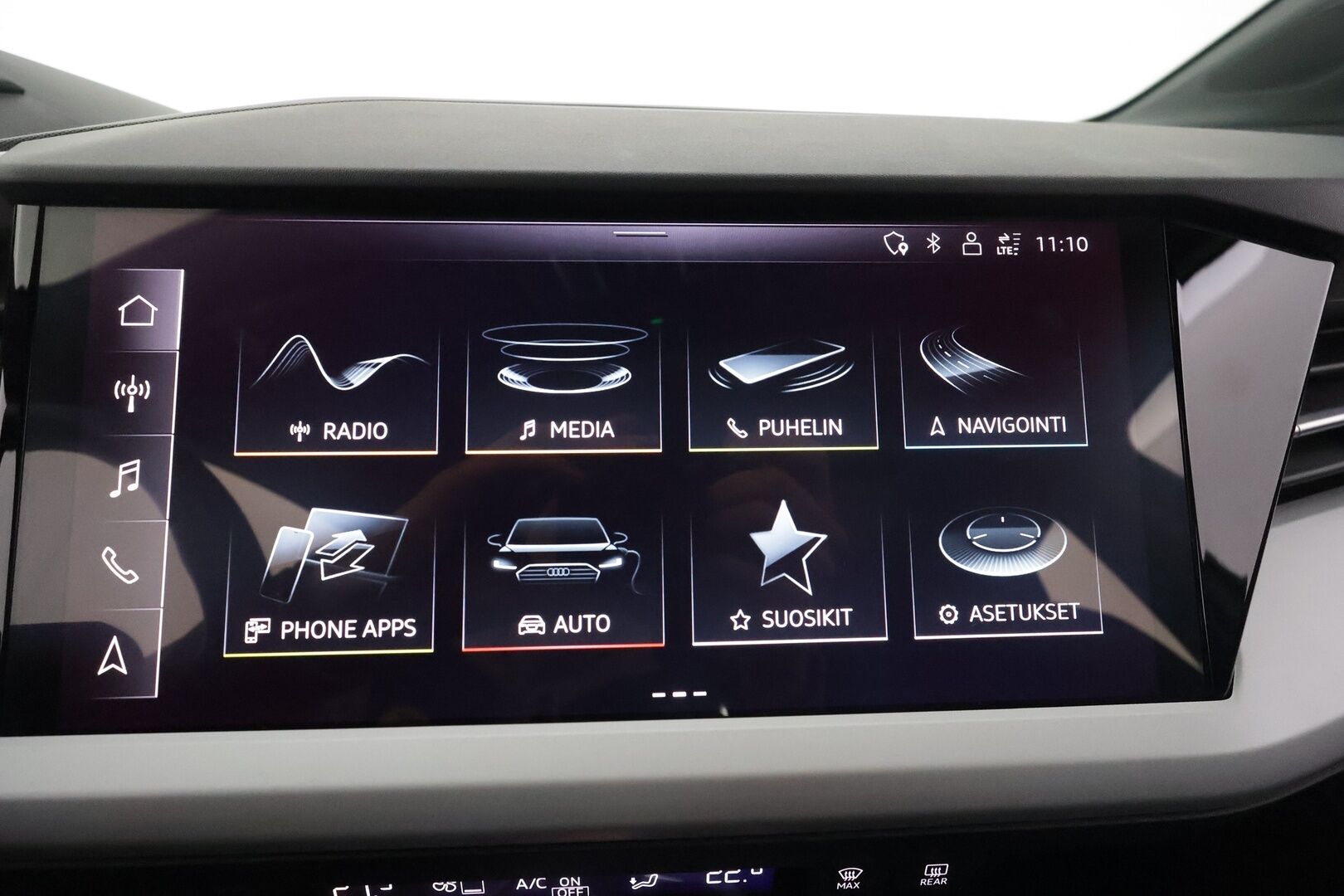 AUDI Q4 E-TRON 2023 40 e-tron Sportback *HUD / Panorama / Lämpöpumppu / ACC / Sporttipenkit / Kamera / Navi / Kaistavahti* - 3,99 % KORKOTARJOUS TÄHÄN AUTOON - Soh 96,3% / Seuraava huolto 11/2026 / Kahdet Audin vanteet / Kattavat varusteet / Merkkihuollot
