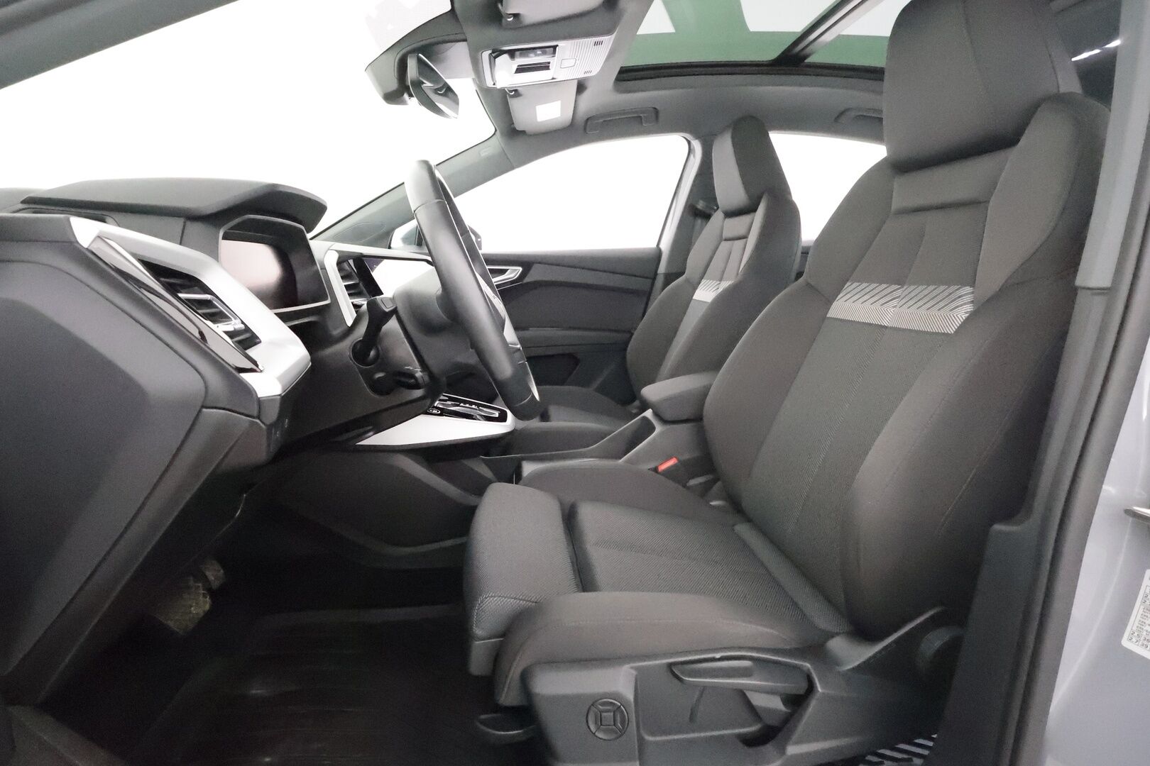 AUDI Q4 E-TRON 2023 40 e-tron Sportback *HUD / Panorama / Lämpöpumppu / ACC / Sporttipenkit / Kamera / Navi / Kaistavahti* - 3,99 % KORKOTARJOUS TÄHÄN AUTOON - Soh 96,3% / Seuraava huolto 11/2026 / Kahdet Audin vanteet / Kattavat varusteet / Merkkihuollot