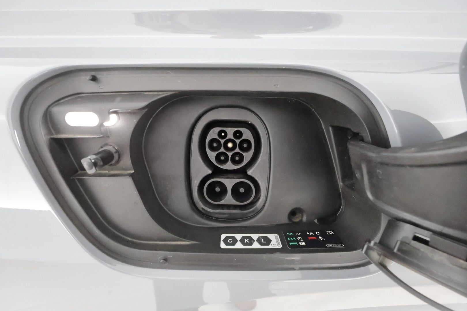 AUDI Q4 E-TRON 2023 40 e-tron Sportback *HUD / Panorama / Lämpöpumppu / ACC / Sporttipenkit / Kamera / Navi / Kaistavahti* - 3,99 % KORKOTARJOUS TÄHÄN AUTOON - Soh 96,3% / Seuraava huolto 11/2026 / Kahdet Audin vanteet / Kattavat varusteet / Merkkihuollot