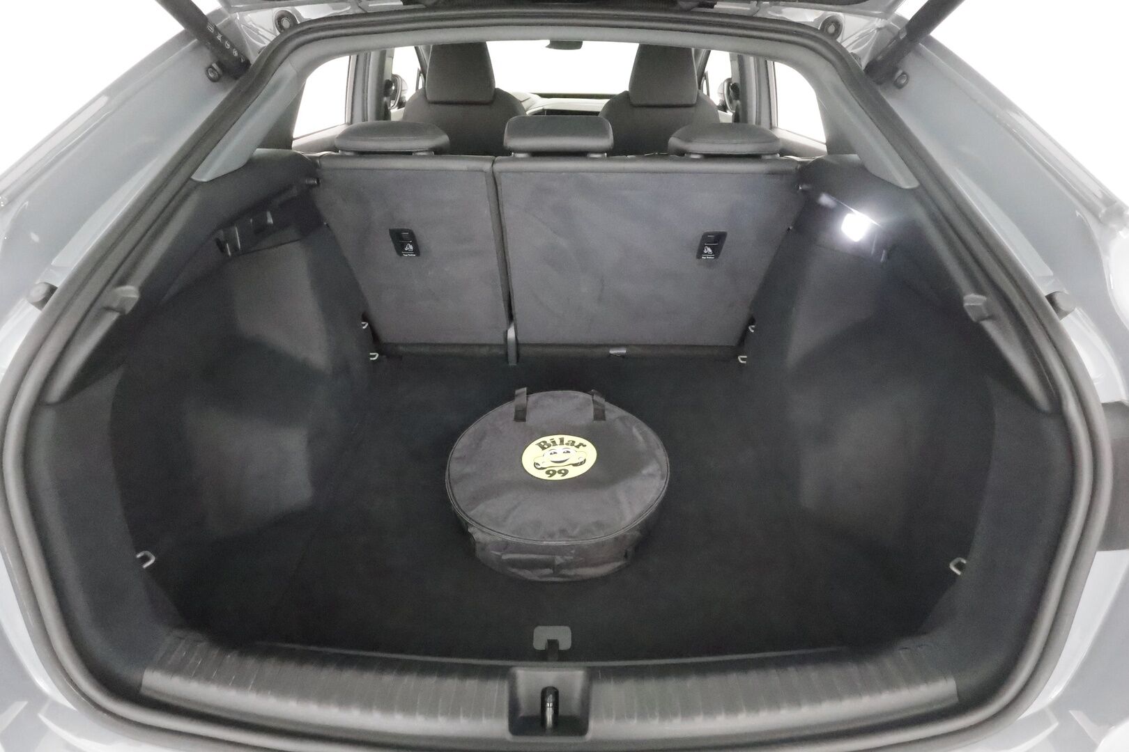 AUDI Q4 E-TRON 2023 40 e-tron Sportback *HUD / Panorama / Lämpöpumppu / ACC / Sporttipenkit / Kamera / Navi / Kaistavahti* - 3,99 % KORKOTARJOUS TÄHÄN AUTOON - Soh 96,3% / Seuraava huolto 11/2026 / Kahdet Audin vanteet / Kattavat varusteet / Merkkihuollot