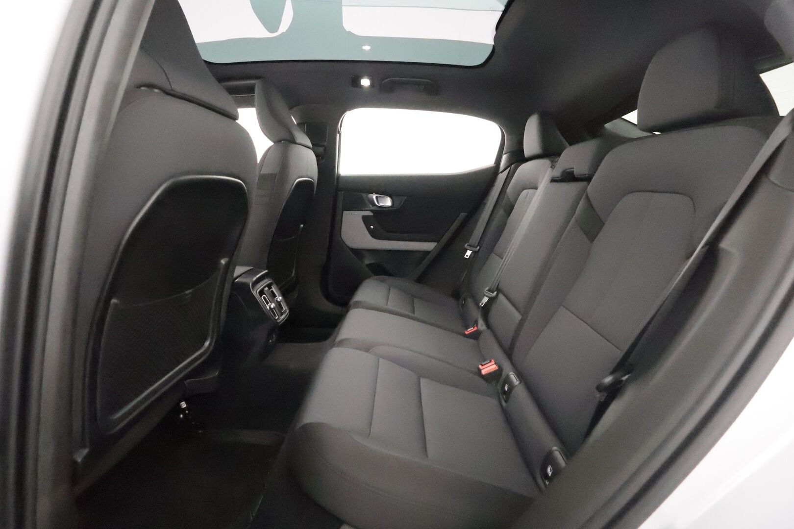 POLESTAR 2 2022 Long Range Dual Motor Performance 350kW ** Lämpöpumppu / Lasikatto / Harman/Kardon / Muistipenkki / 360°-kamera / Koukku ** - 3,99 % KORKOTARJOUS TÄHÄN AUTOON - Huippuvarusteet! / ACC / Sporttipenkit / LED-valot / Navi / Kaistavahti  / KeylessGO / 2x Renkaat