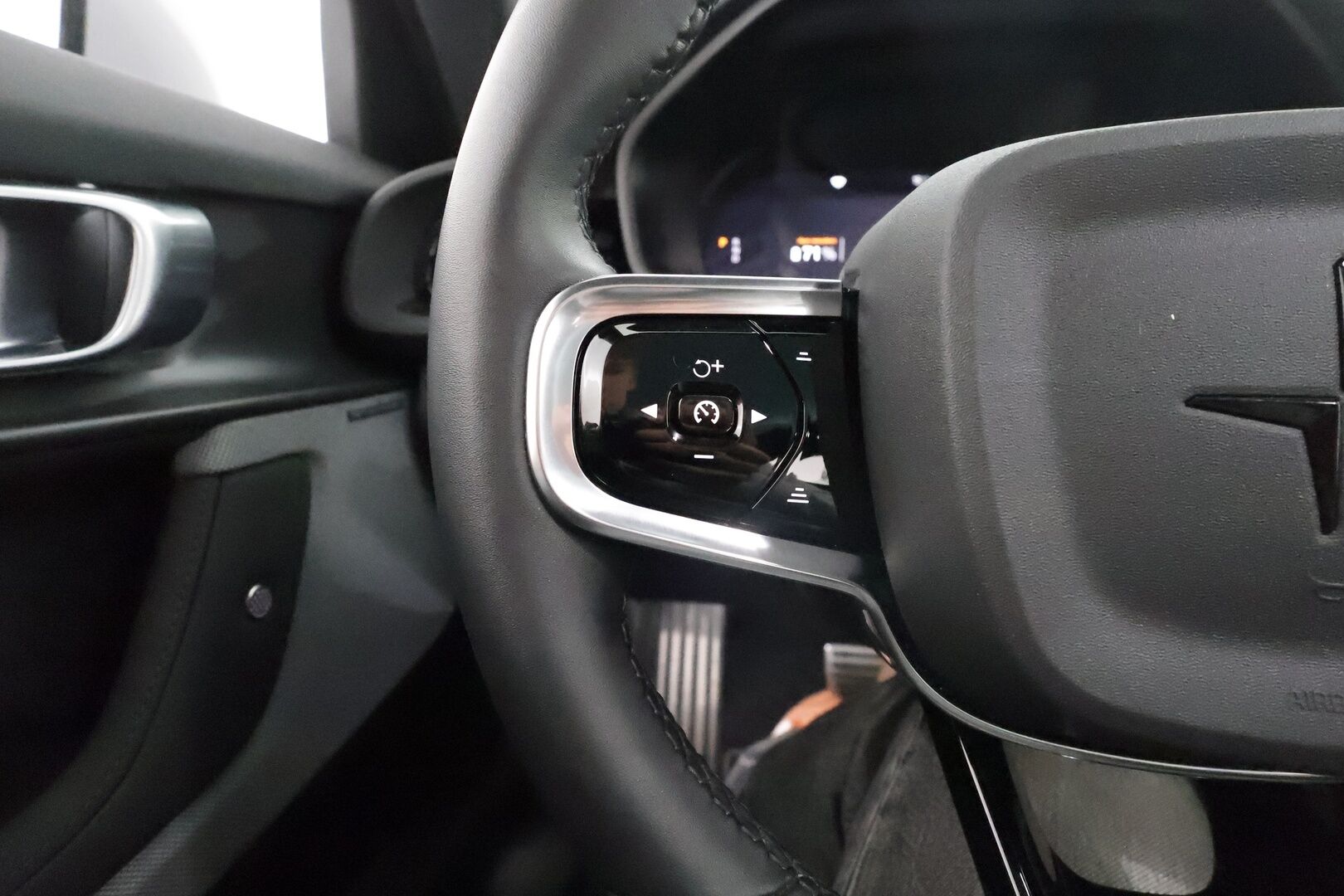 POLESTAR 2 2022 Long Range Dual Motor Performance 350kW ** Lämpöpumppu / Lasikatto / Harman/Kardon / Muistipenkki / 360°-kamera / Koukku ** - 3,99 % KORKOTARJOUS TÄHÄN AUTOON - Huippuvarusteet! / ACC / Sporttipenkit / LED-valot / Navi / Kaistavahti  / KeylessGO / 2x Renkaat