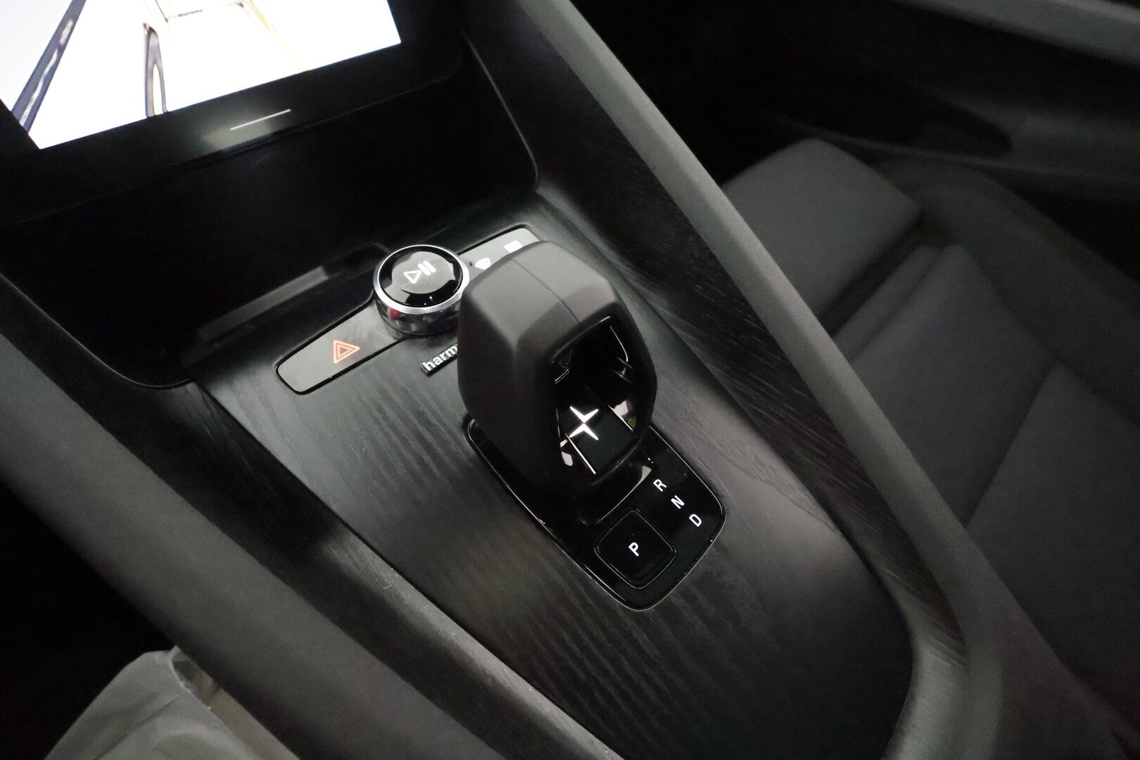 POLESTAR 2 2022 Long Range Dual Motor Performance ** Lämpöpumppu / Lasikatto / Harman/Kardon / Muistipenkki / 360°-kamera / Koukku ** - 3,99 % KORKOTARJOUS TÄHÄN AUTOON - Huippuvarusteet! / ACC / Sporttipenkit / LED-valot / Navi / Kaistavahti  / KeylessGO / 2x Renkaat