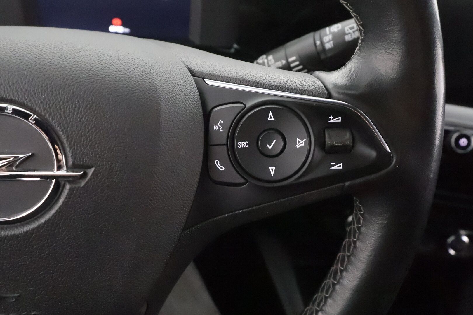 Opel Mokka 2022 Innovation Plus 136 automaatti - ILP | LED | Kamera | Apple & Android | Lämm. ohjauspyörä | Osanahat | Vakionopeudensäädin | Kaistavahti |  Merkkihuollot | 2xlaturit 