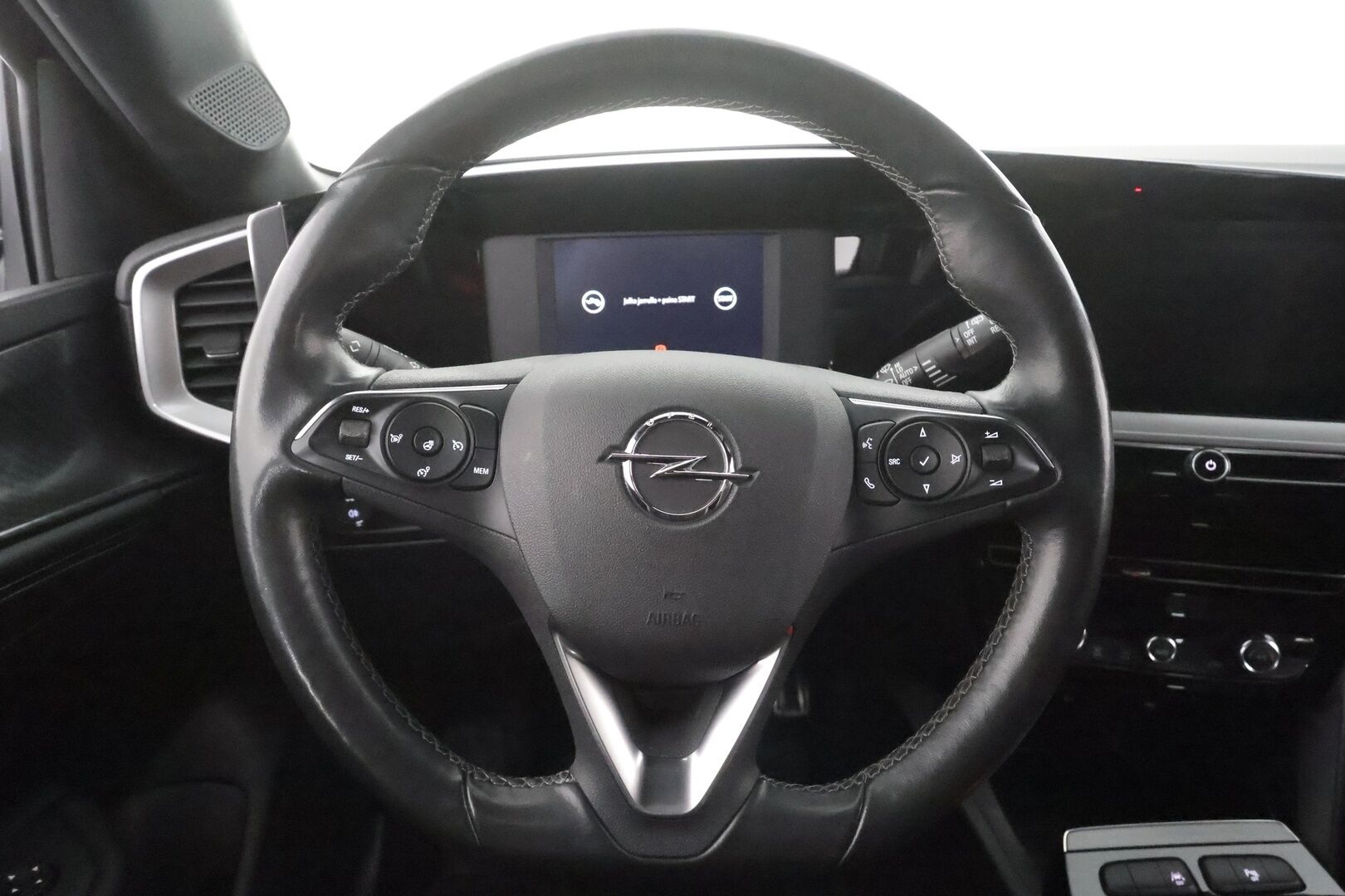 Opel Mokka 2022 Innovation Plus 136 automaatti - ILP | LED | Kamera | Apple & Android | Lämm. ohjauspyörä | Osanahat | Vakionopeudensäädin | Kaistavahti |  Merkkihuollot | 2xlaturit 