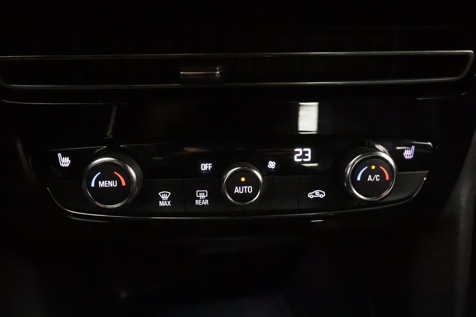 Opel Mokka 2022 Innovation Plus 136 automaatti - ILP | LED | Kamera | Apple & Android | Lämm. ohjauspyörä | Osanahat | Vakionopeudensäädin | Kaistavahti |  Merkkihuollot | 2xlaturit 